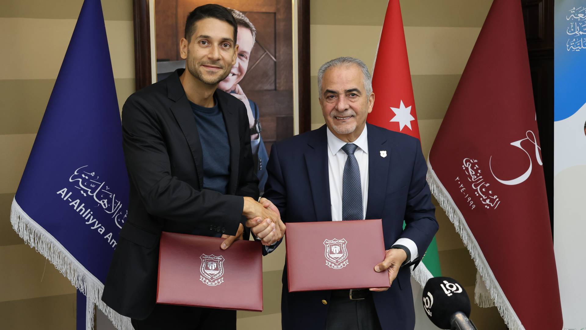 الرئيس التنفيذي لمجموعة رؤيا الإعلامية المهندس فارس الصايغ والأستاذ الدكتور ساري حمدان، رئيس جامعة عمان الأهلية