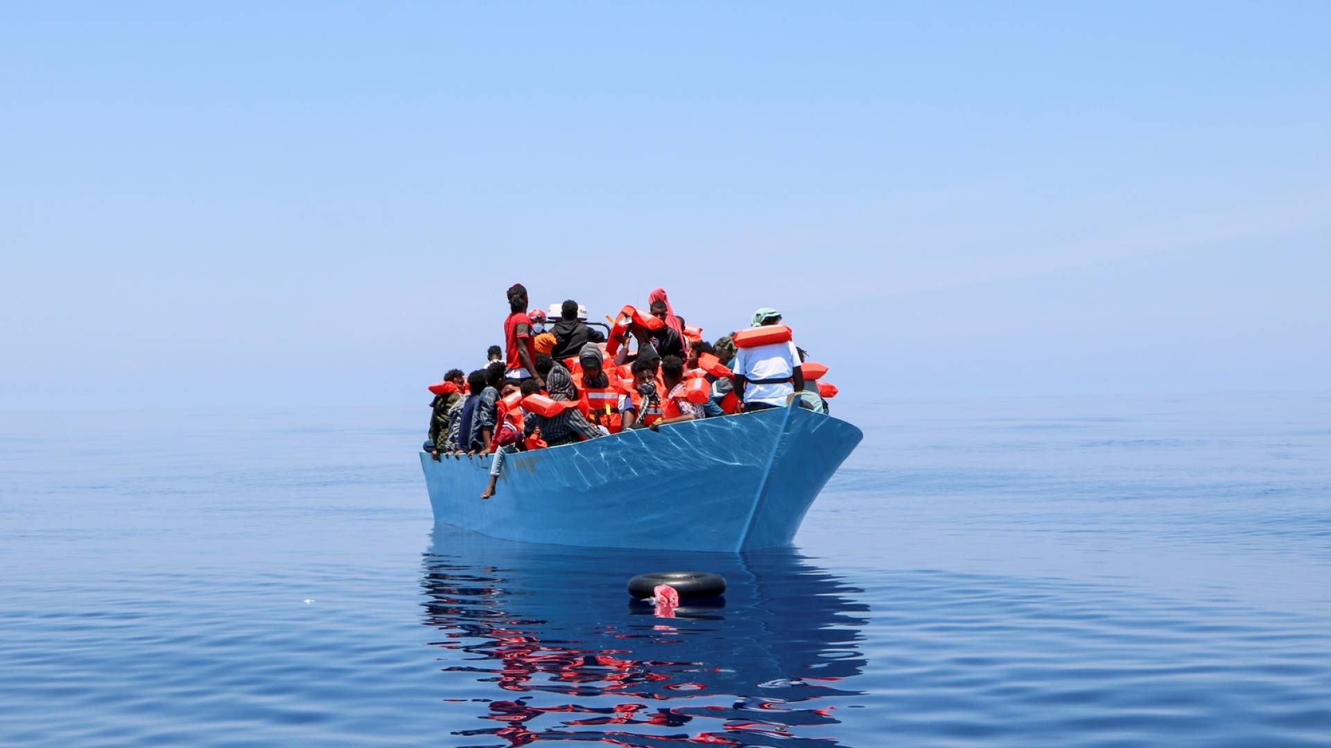 مهاجرون في قارب