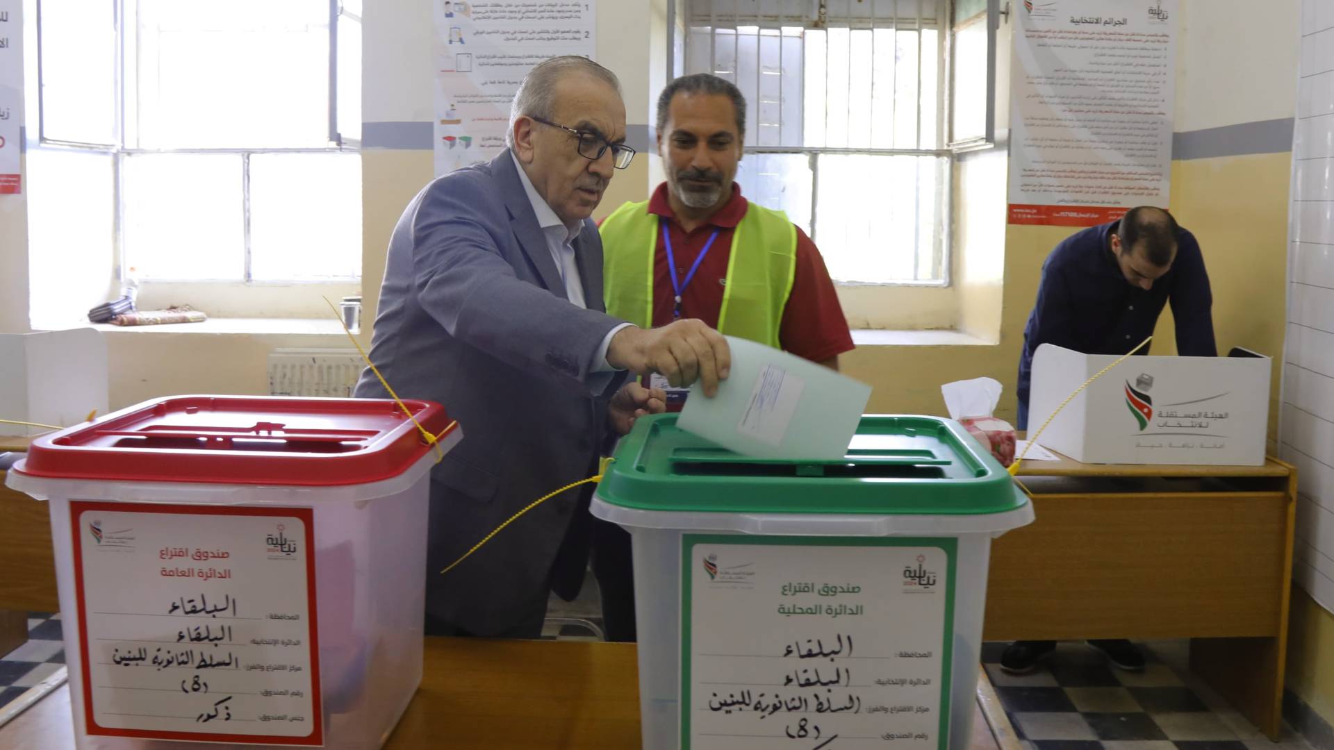 وزير الأشغال العامة والإسكان المهندس ماهر أبو السمن