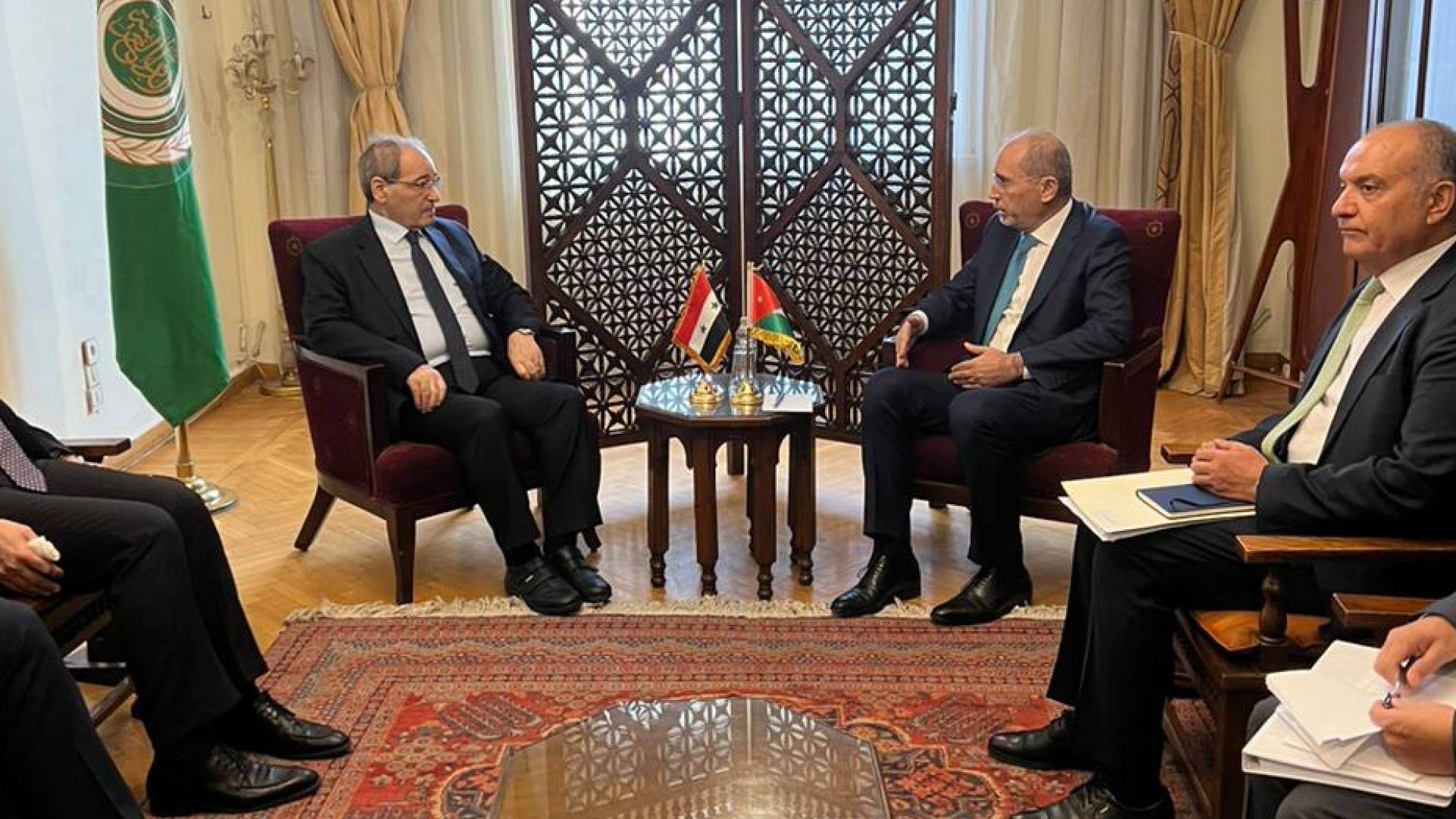 وزير الخارجية الصفدي لدى لقاء وزير الخارجية والمغتربين السوري المقداد