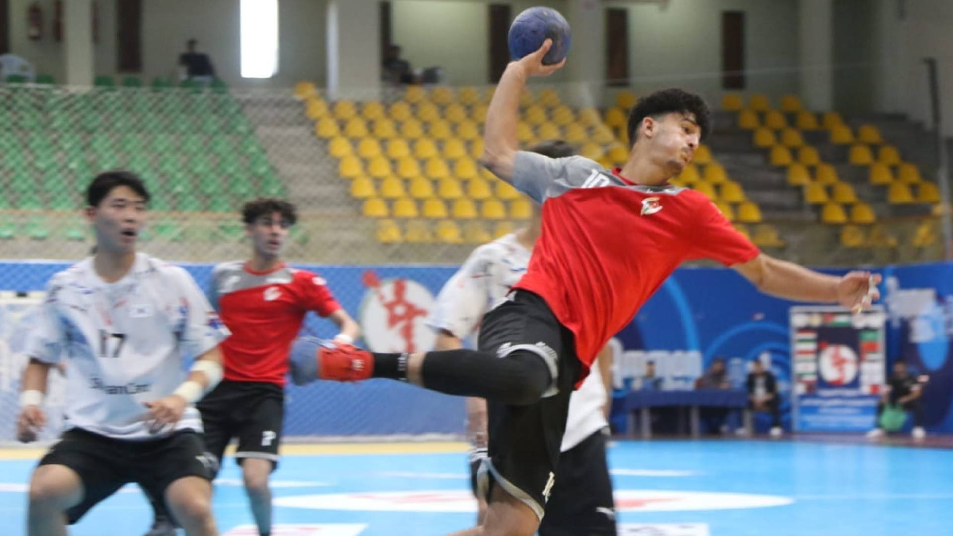 من مباراة سابقة للمنتخب الوطني