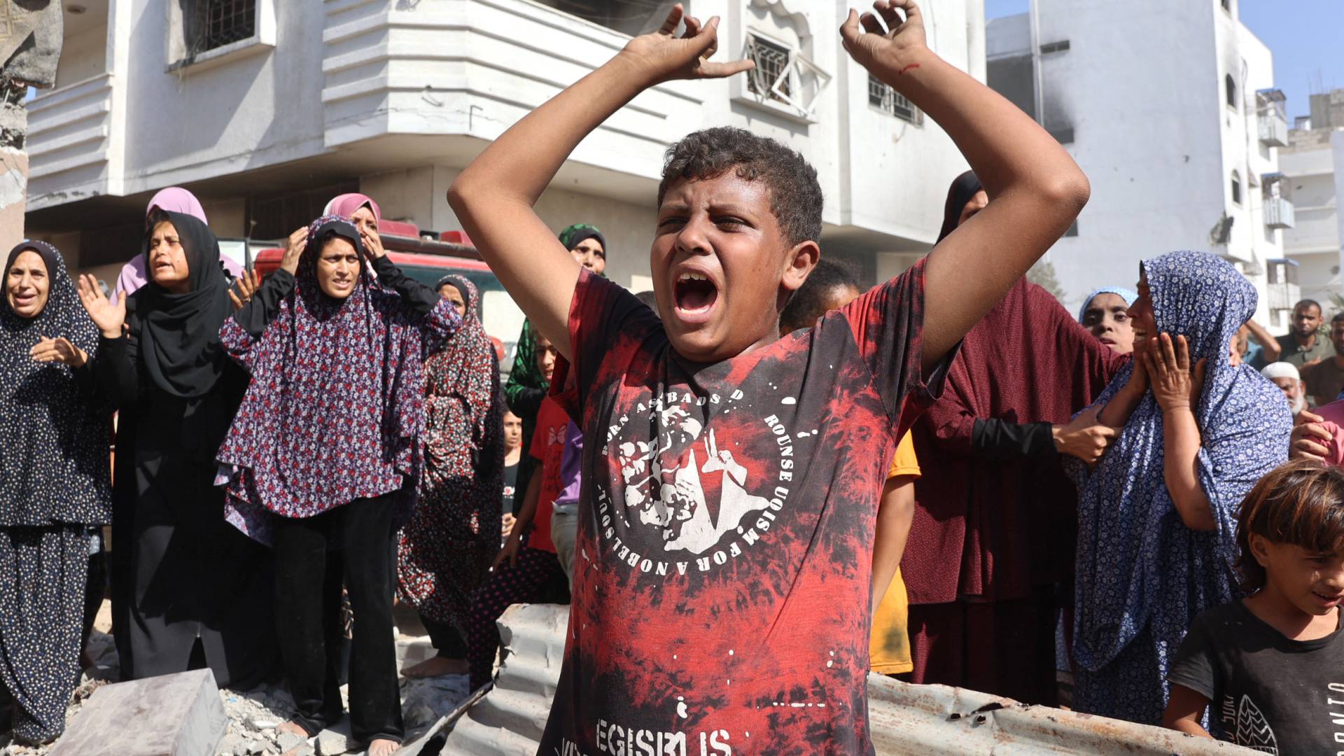 فلسطينيون في الشجاعية شرق مدينة غزة