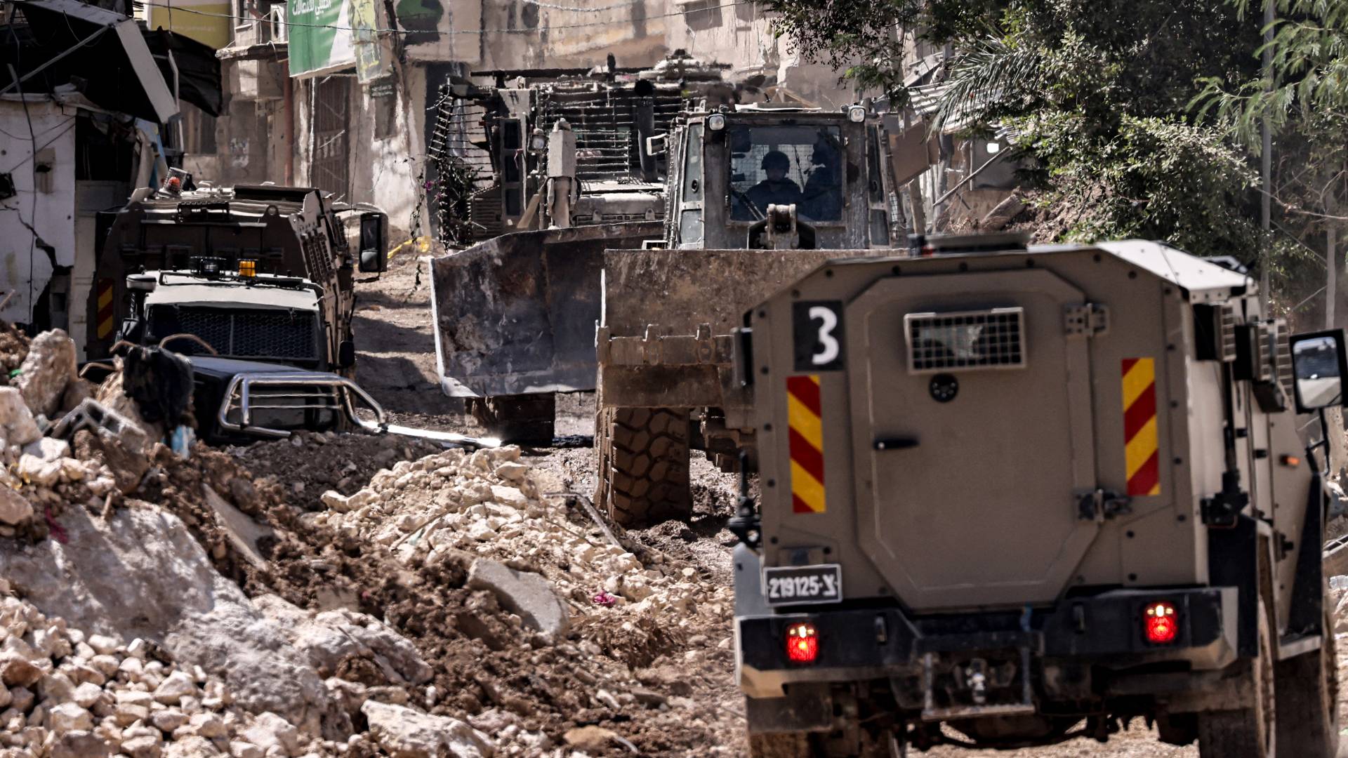 مركبات جيش الاحتلال عند مدخل مخيم طولكرم