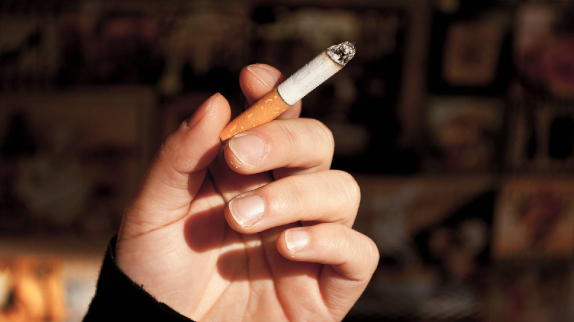 أردنيون يشكون فوضى أسعار الدخان في الأسواق