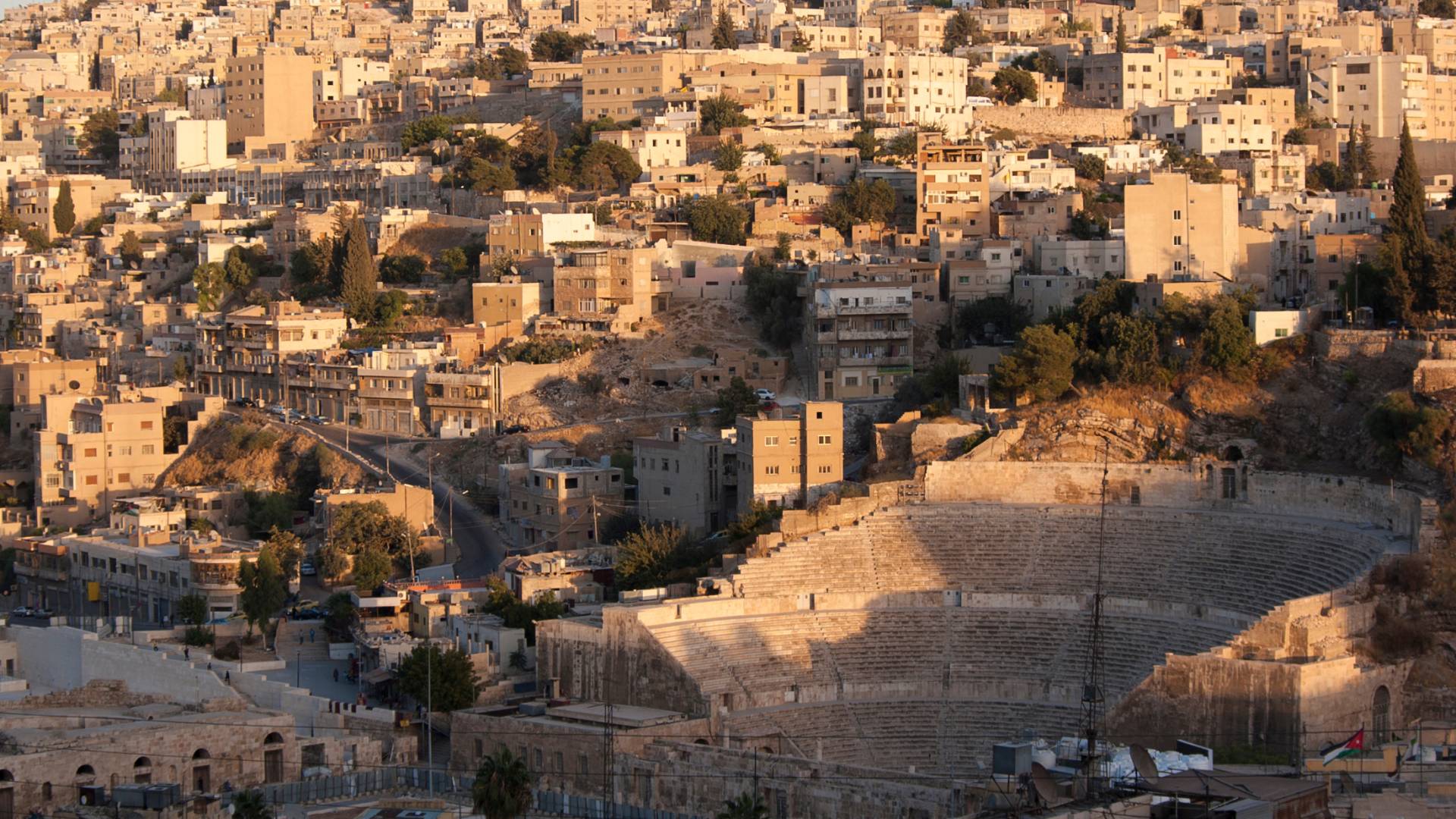 صورة تظهر أحد الأحياء السكنية في عمان