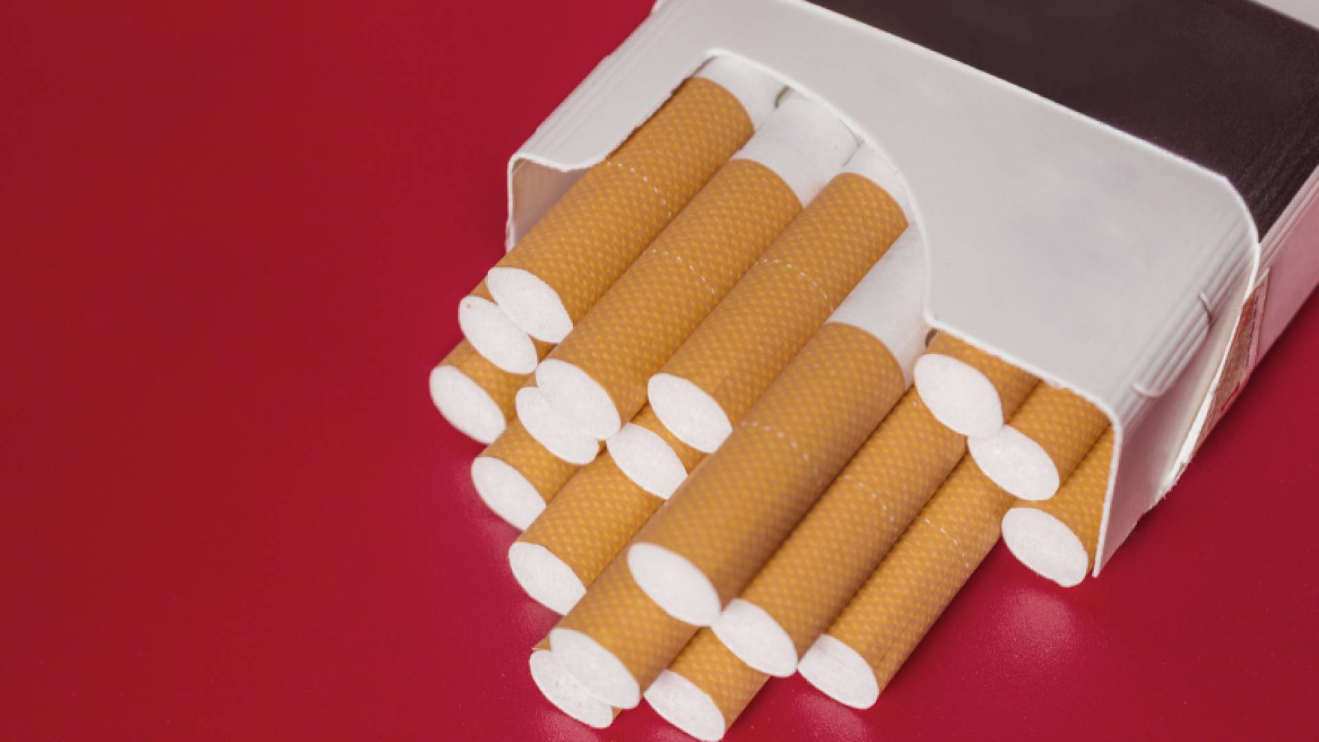 ضبط مخالفين بزيادة أسعار السجائر أكثر من 100 فلس في الأردن