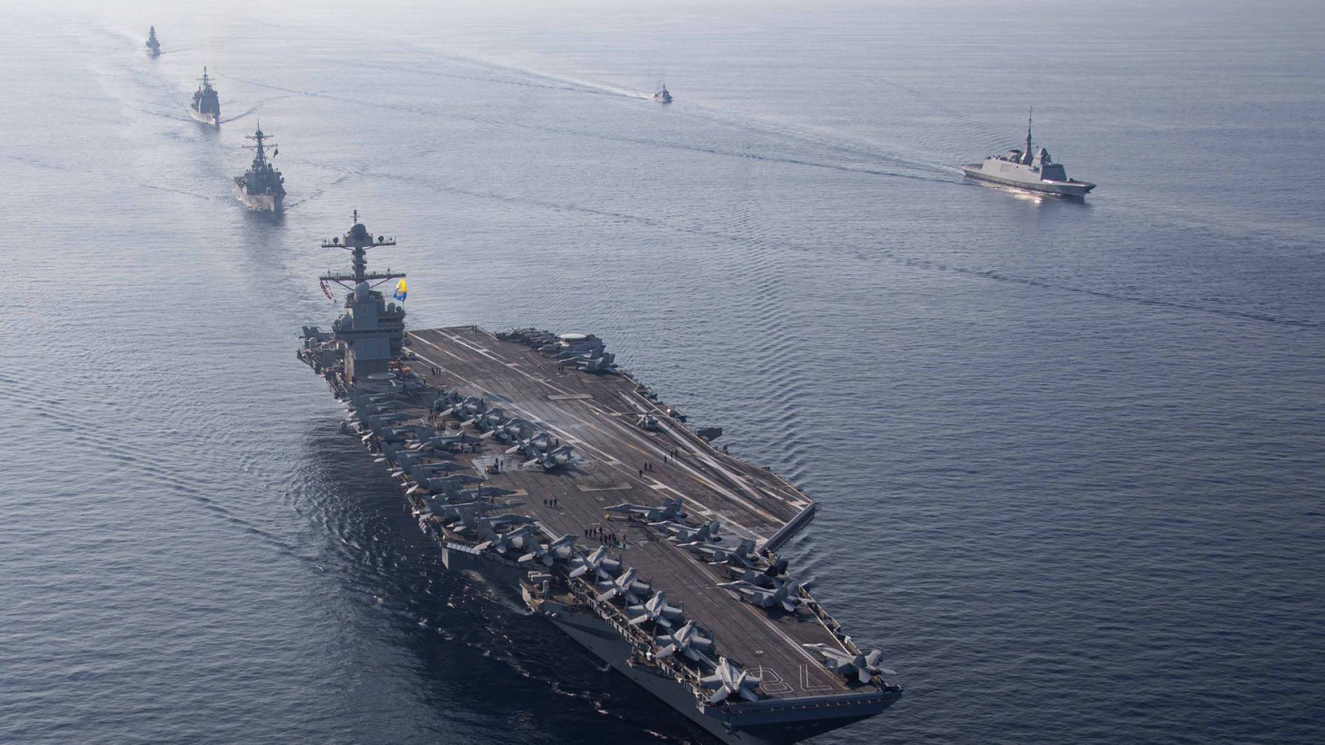حاملة طائرات وبوارج أمريكية