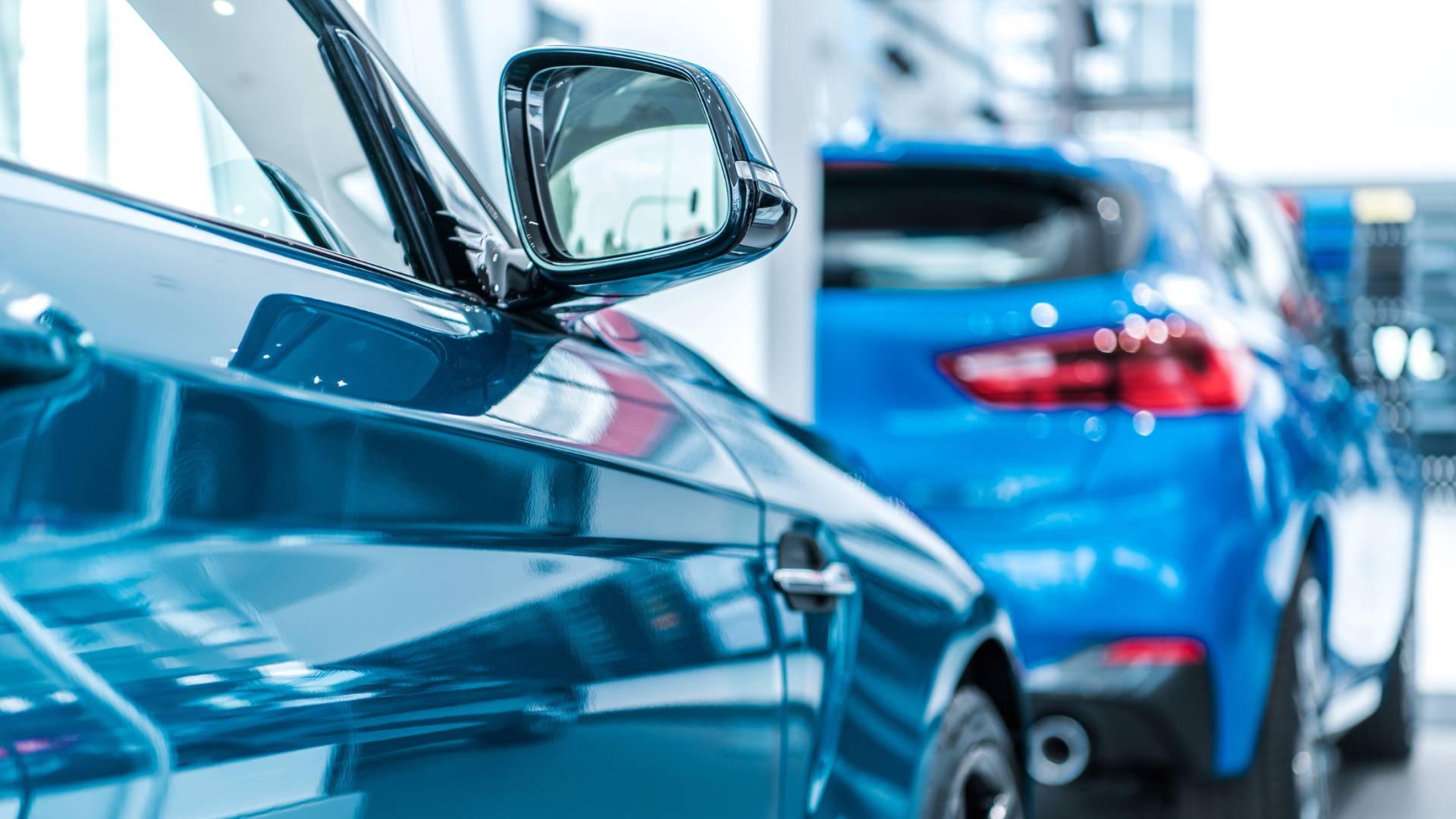 صورة تظهر مركبات متتابعة