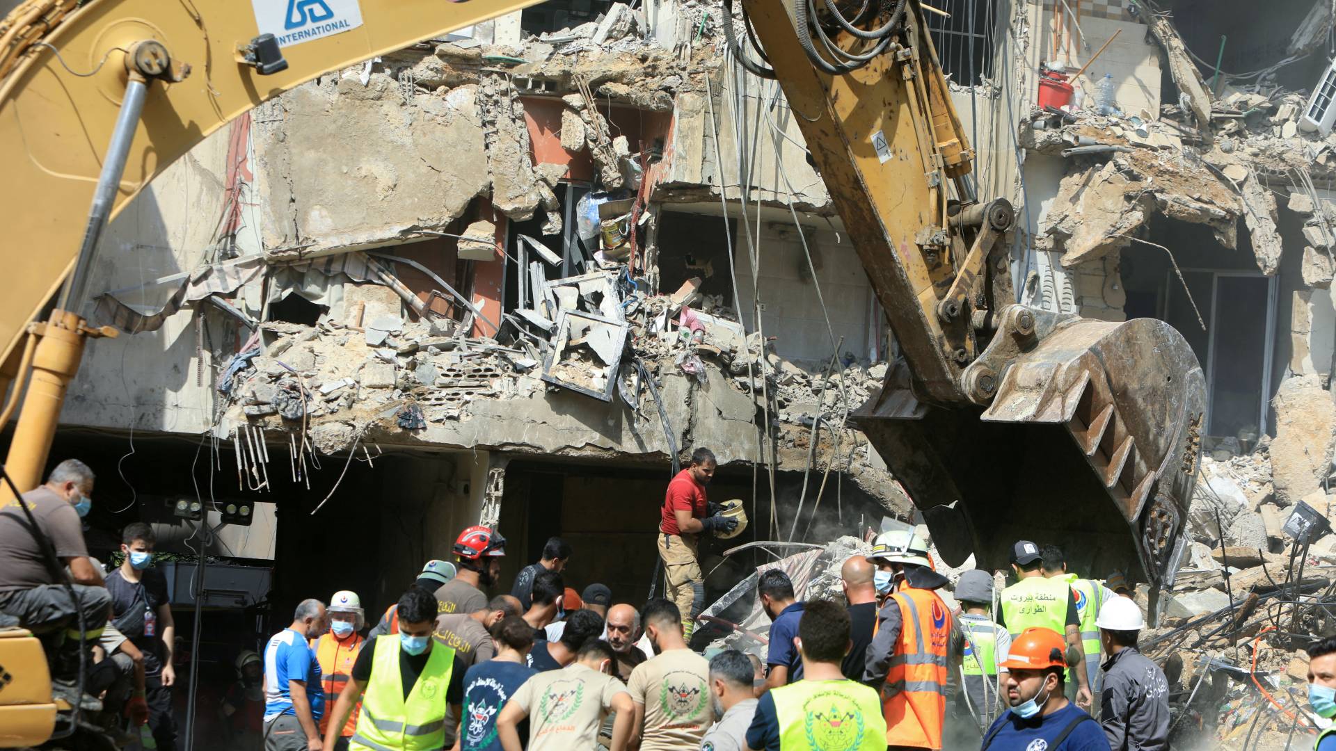 آثار الدمار جراء غارة الاحتلال على ضاحية بيروت الجنوبية