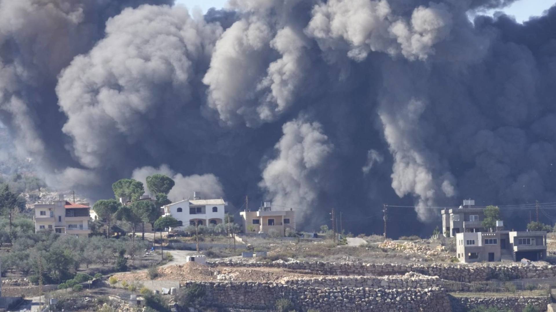 قصف عنيف على جنوب لبنان