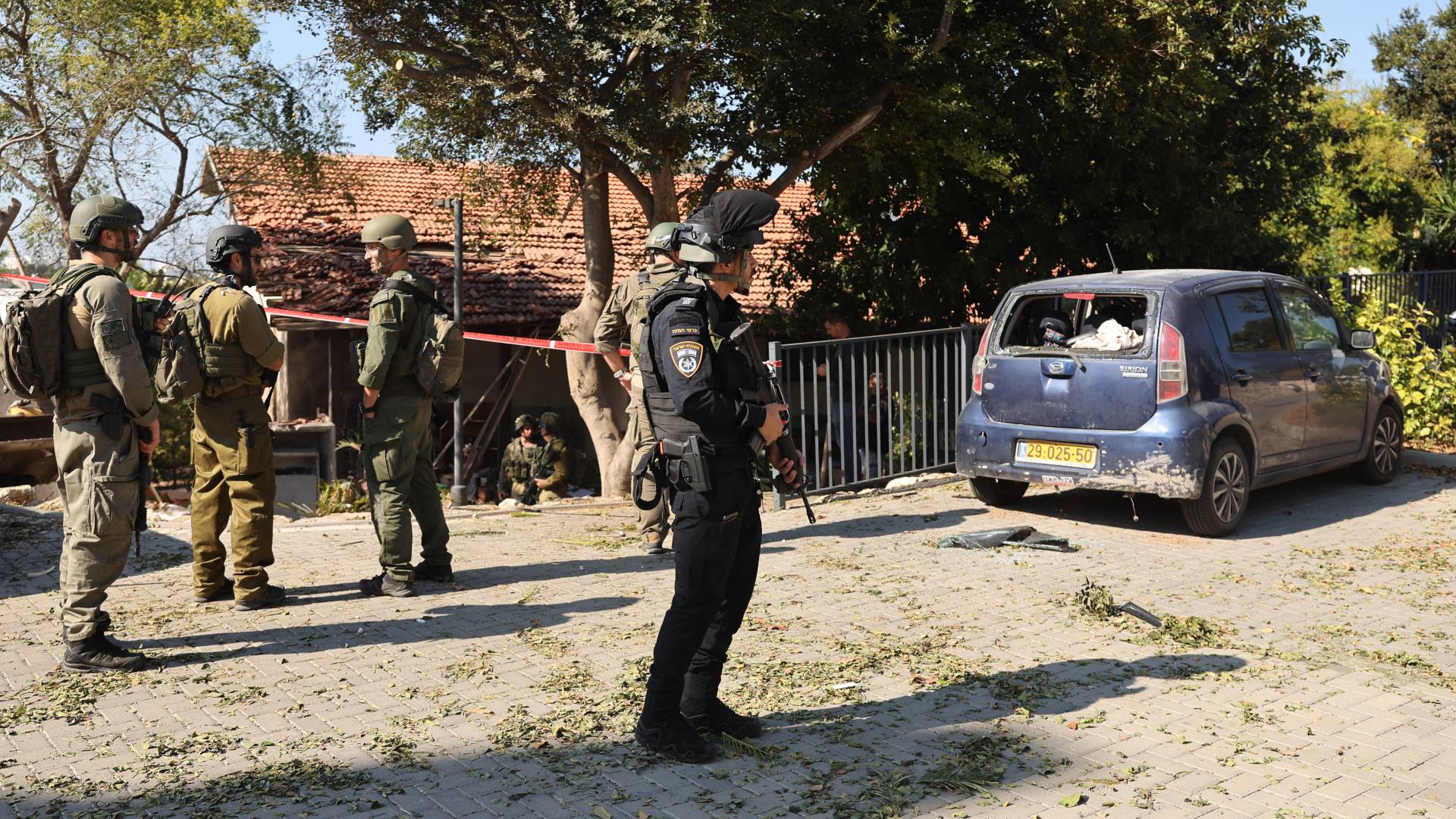 قوات الاحتلال تطوق موقع هجوم صاروخي تم إطلاقه من لبنان