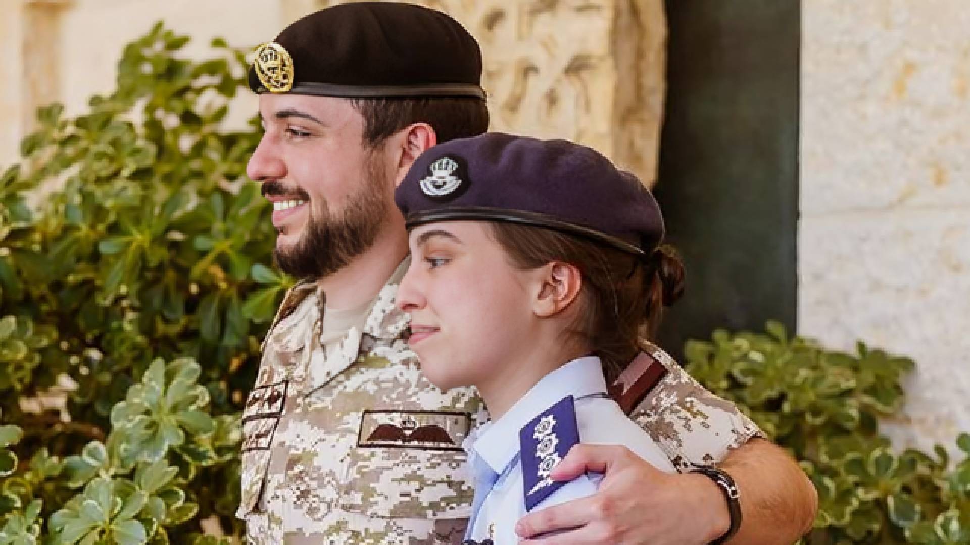 صورة تجمع سمو ولي العهد الأمير الحسين بن عبدالله والأميرة سلمى