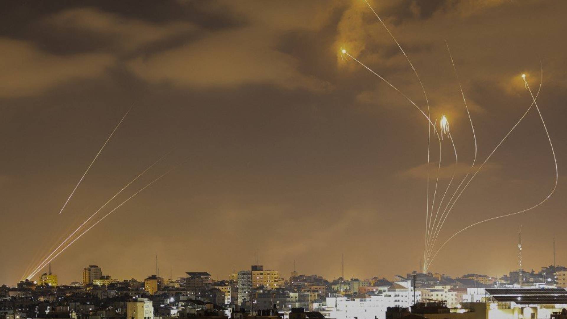 صواريخ في سماء تل أبيب