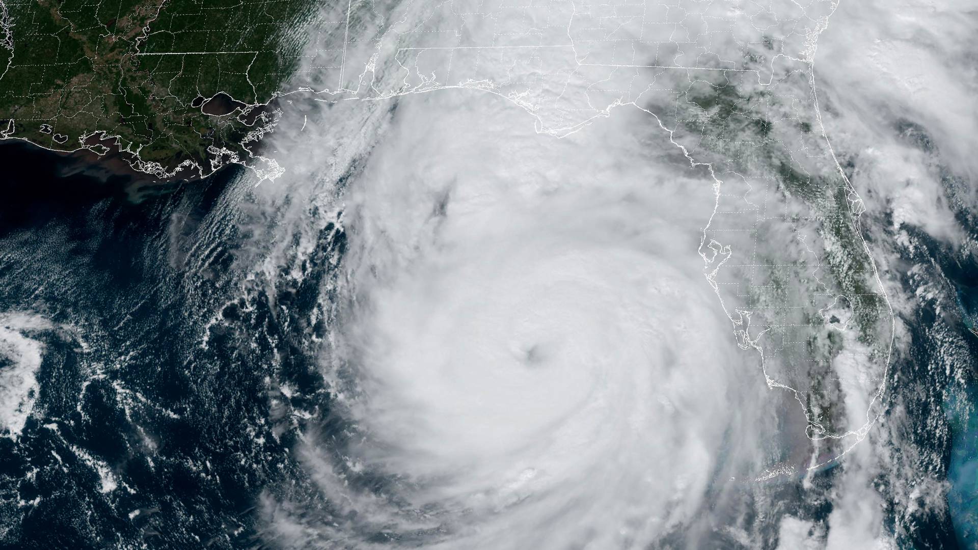 الإعصار "هيلين" يضرب ساحل أمريكا الجنوبي ويخلف قتلى