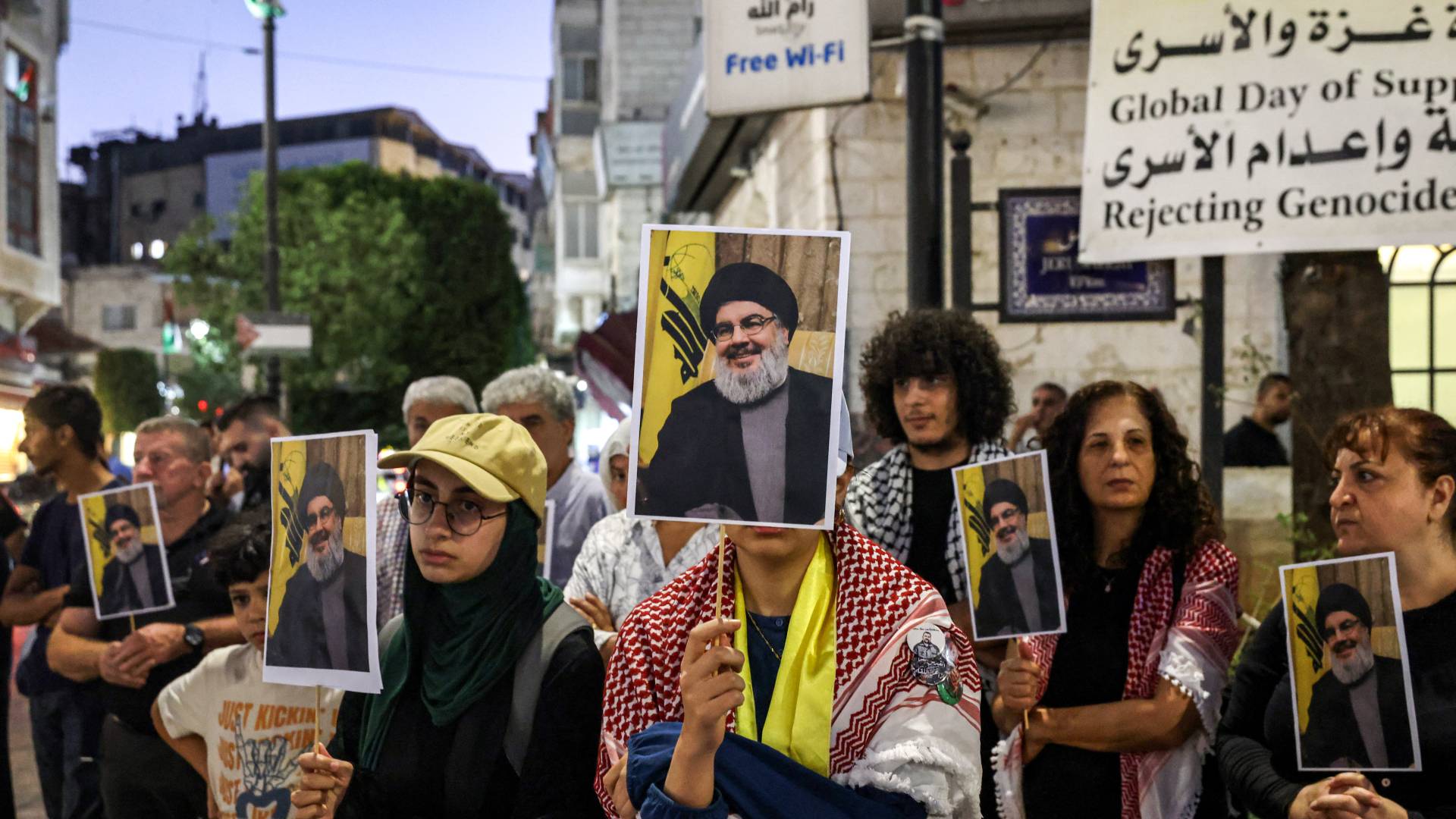 مظاهرة في رام الله احتجاجا على اغتيال الأمين العام لحزب الله حسن نصر الله