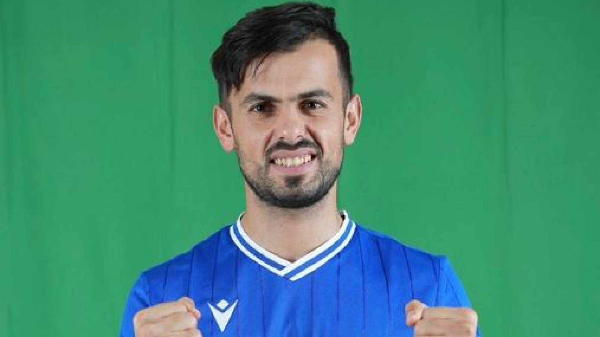 اللاعب الأردني سند جعاره بقميص فريقه الجديد الحد البحريني