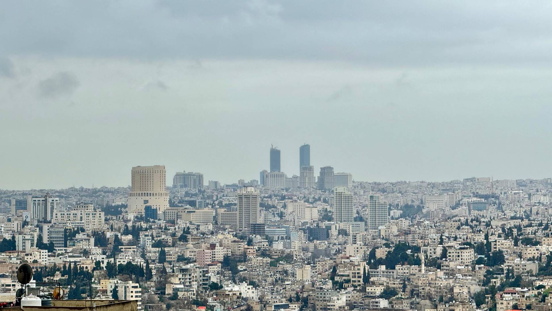 درجات حرارة في بداية العشرينات مع ازدياد برودة الأجواء ليلا في الأردن