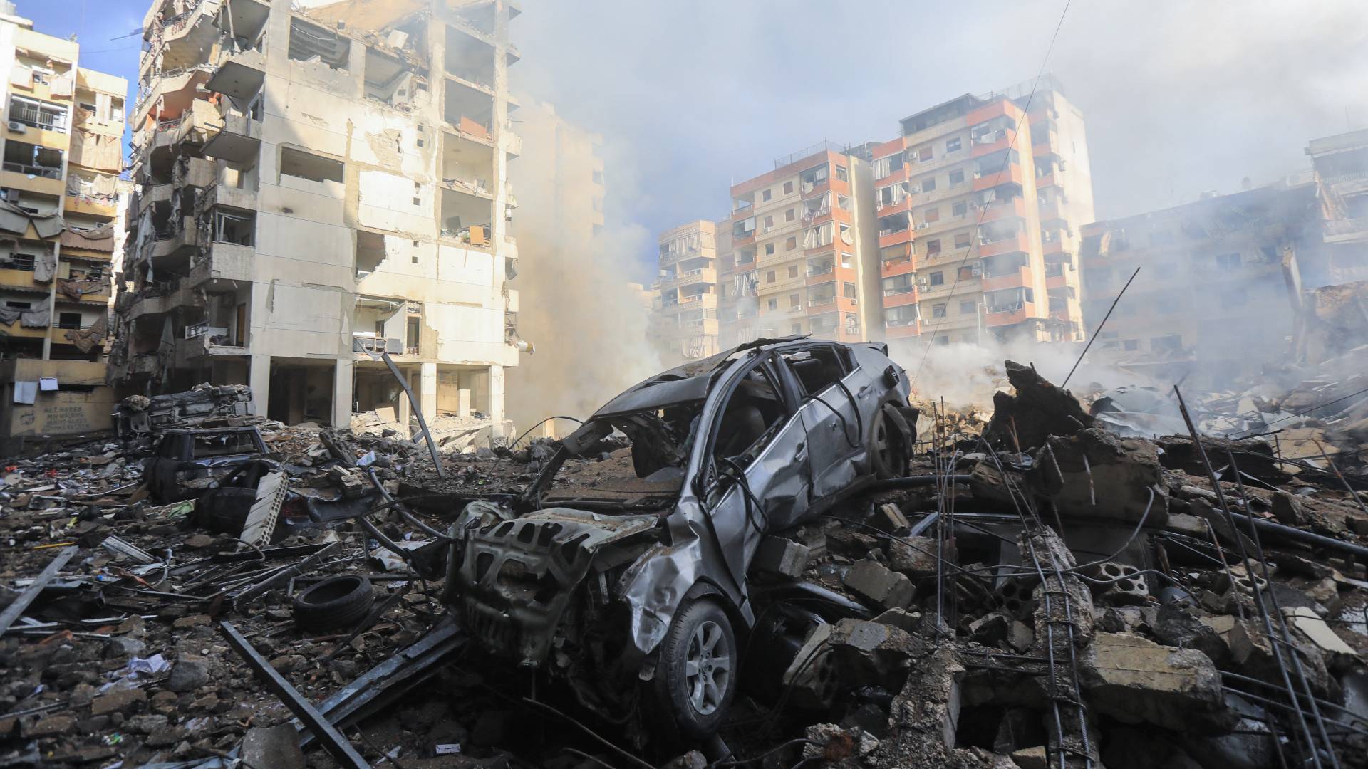 الاحتلال يواصل عدوانه على لبنان ويشن عملية برية وسط ترقب للرد الإيراني