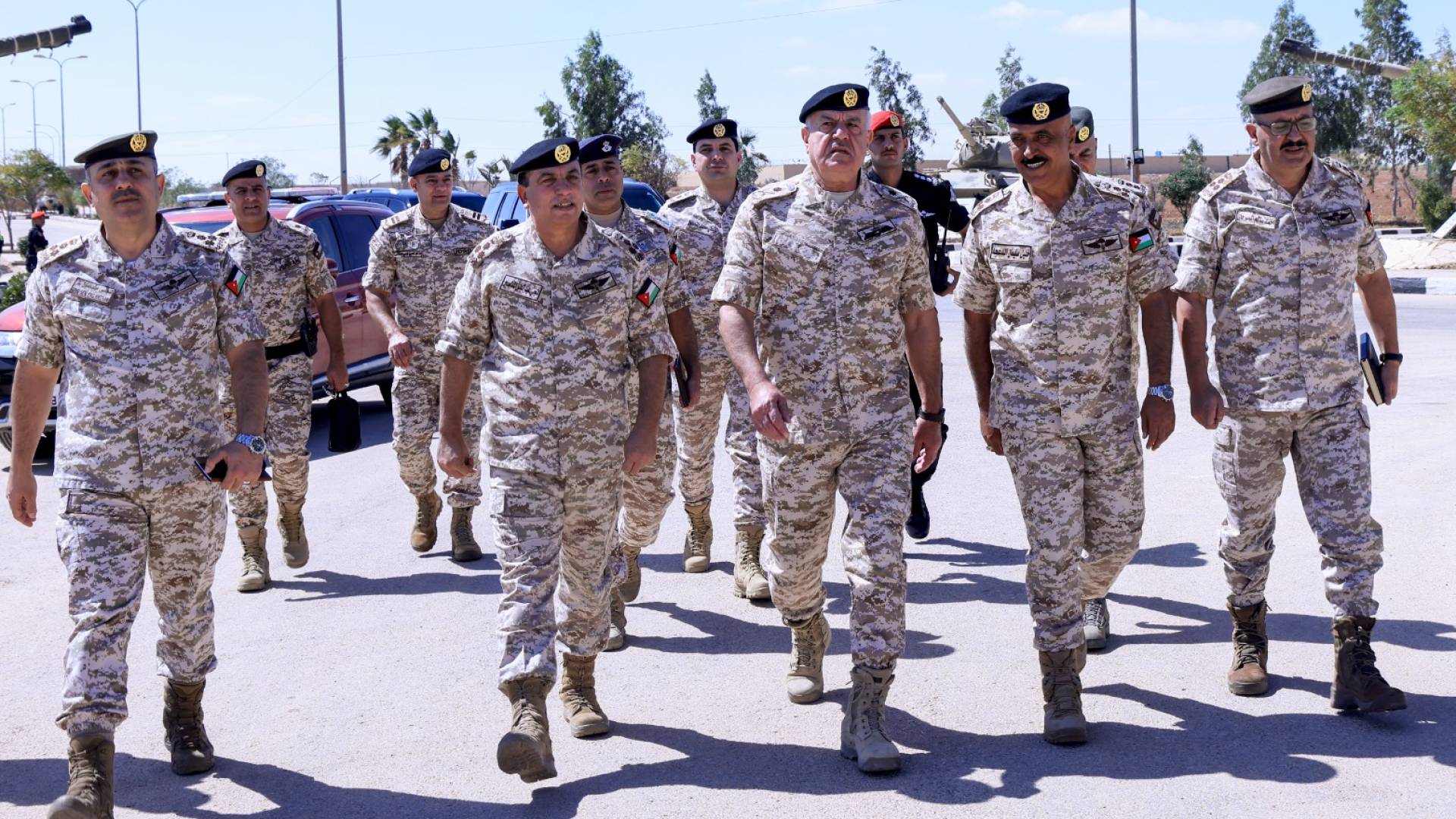 اللواء الركن الحنيطي يزور قيادة المنطقة العسكرية الوسطى