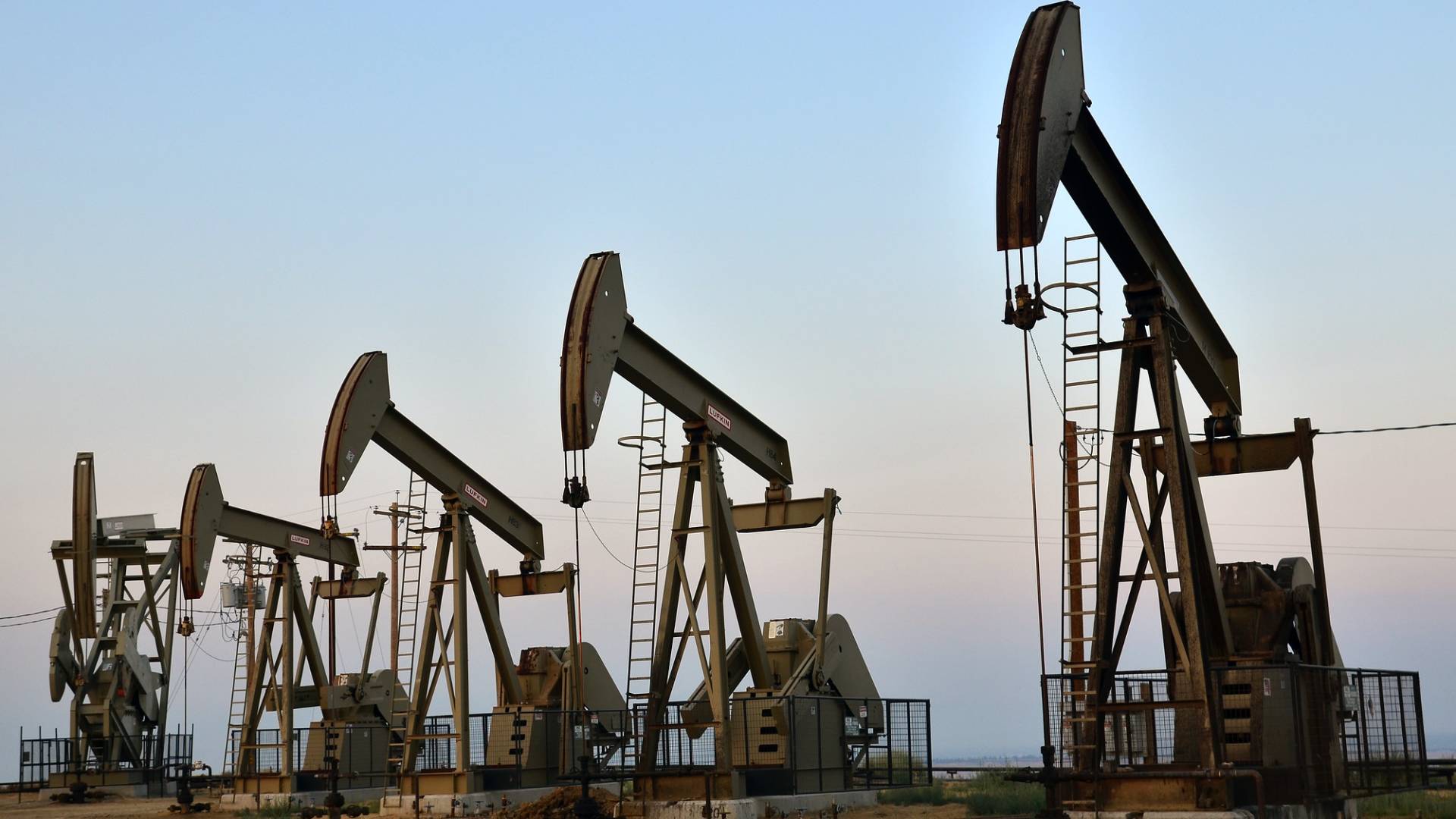 استخراج النفط - أرشيفية