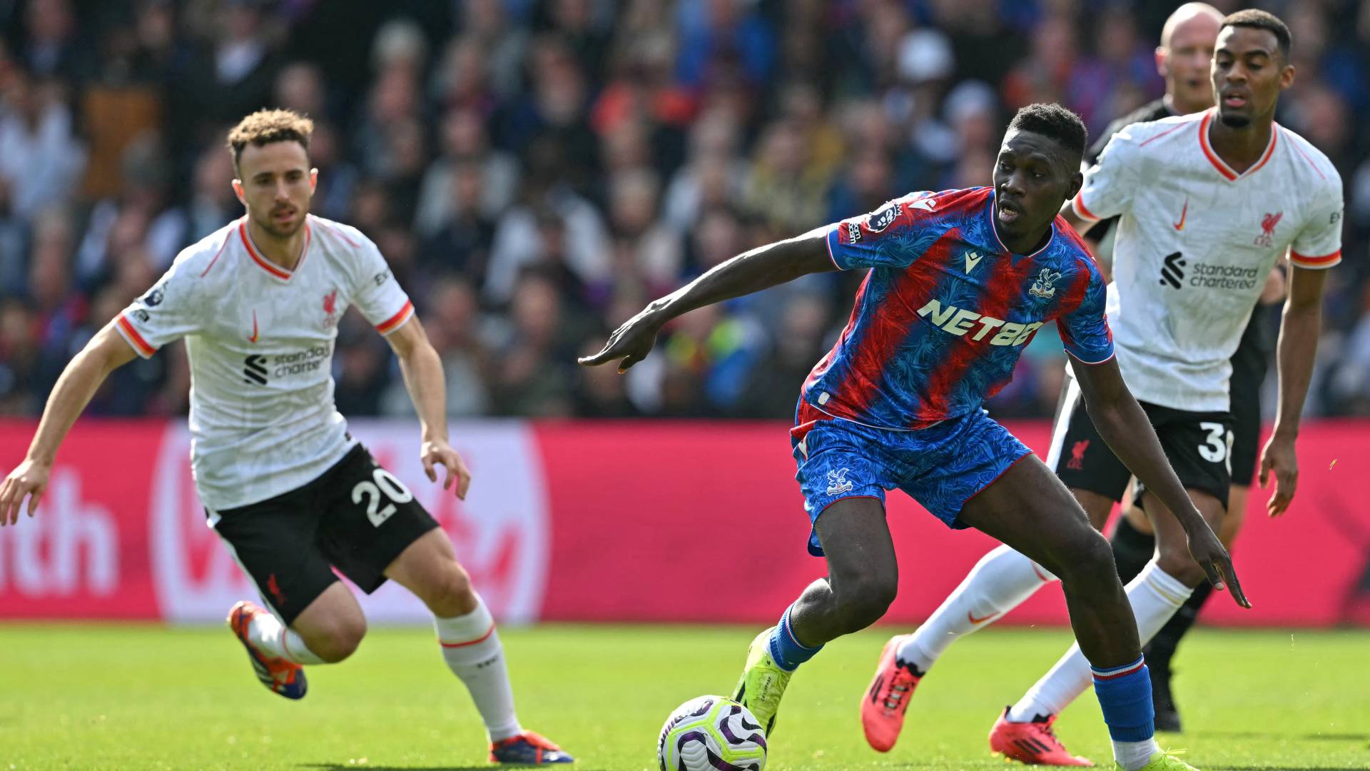 من مباراة ليفربول وكريستال بالاس في افتتاح الجولة السابعة من الدوري الانجليزي