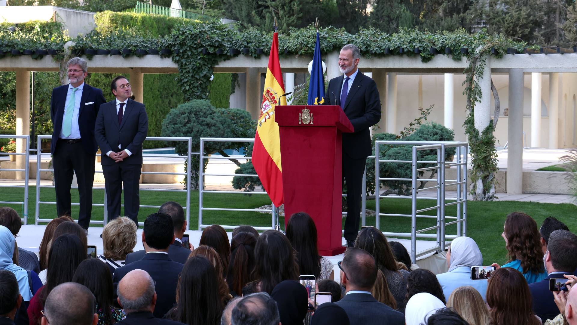 ملك إسبانيا من عمان: الصراع في غزة جلب دمارا لا يوصف ويجب أن ينتهي