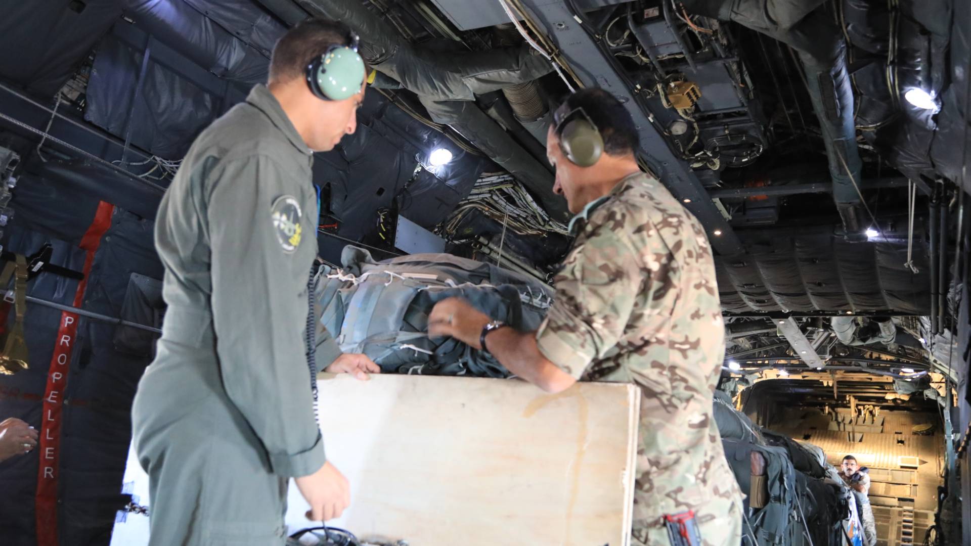 الإنزال الجوي اشتمل على مساعدات غذائية وإغاثية وإنسانية لمساندة الأهل في قطاع