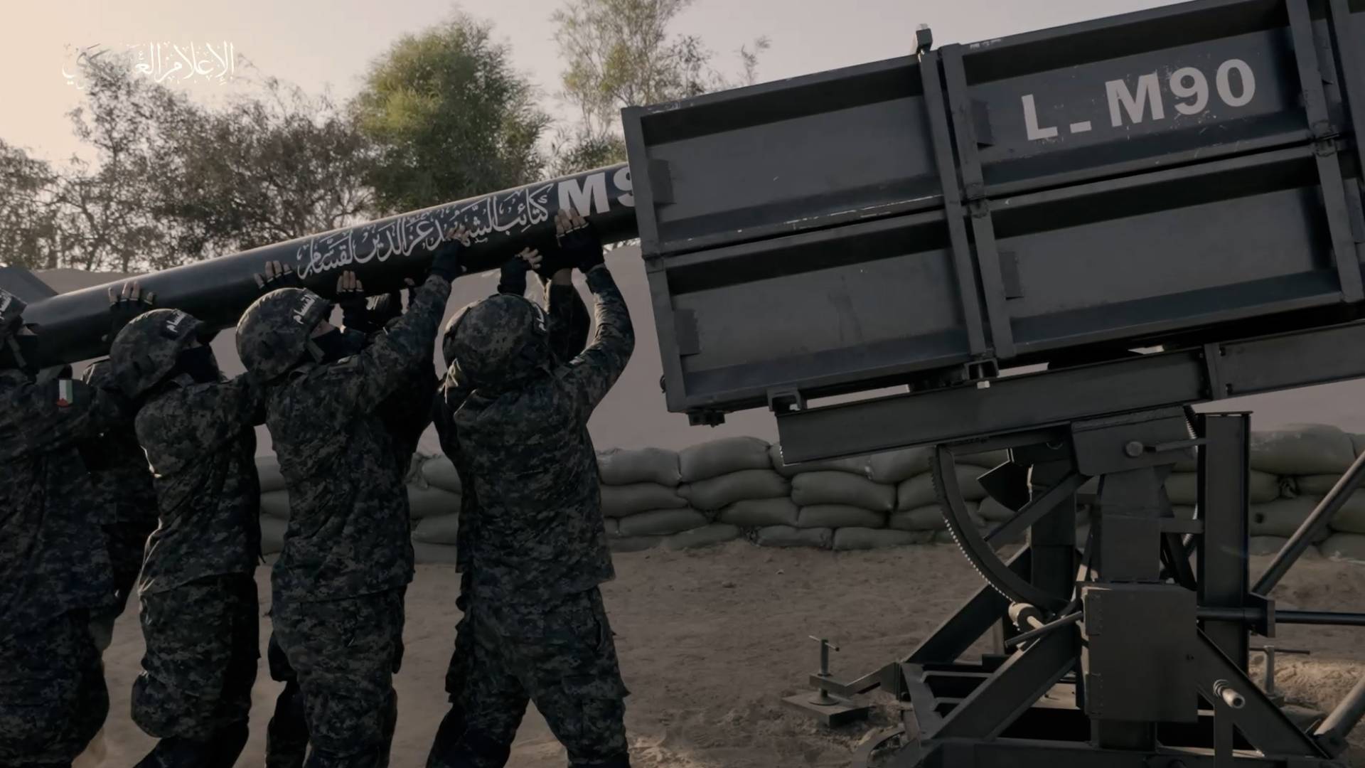 القسام: قصفنا "تل أبيب" برشقة صاروخية من نوع "مقادمة" "M90" - فيديو