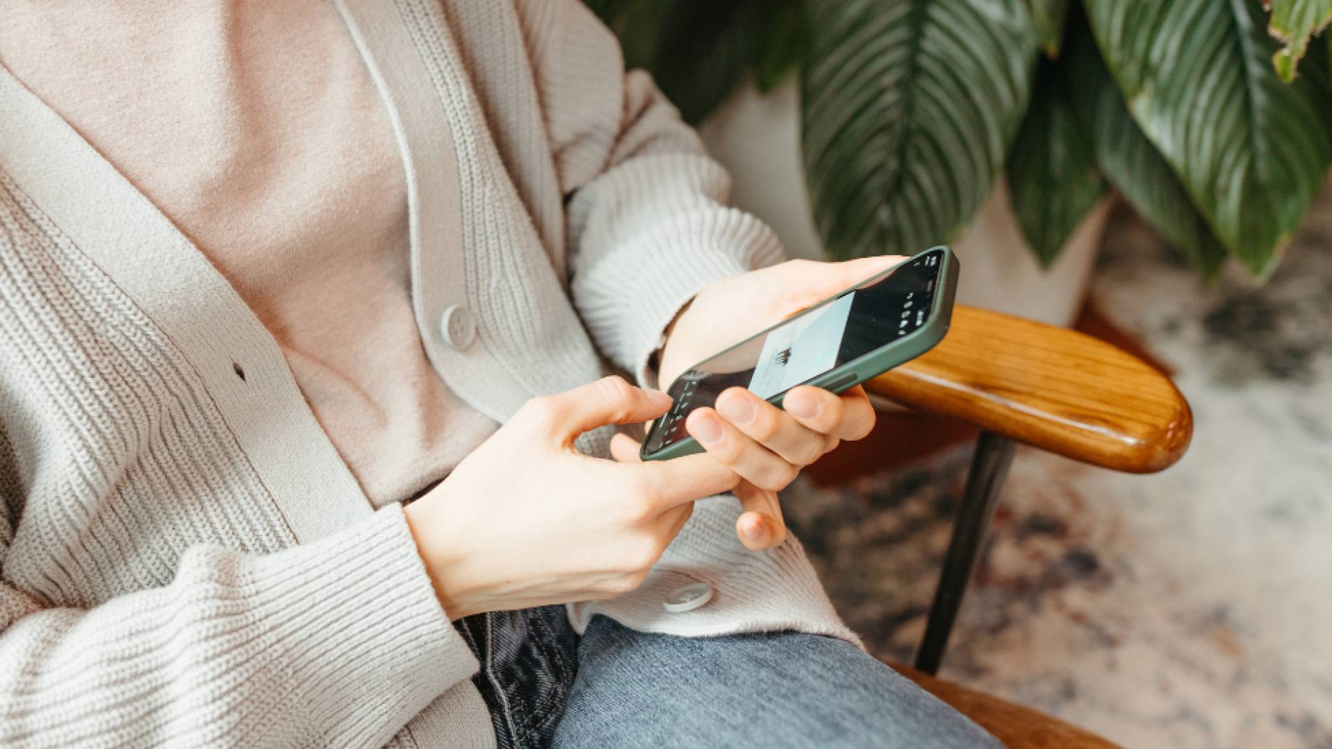 هكذا يؤثر استخدام الوالدين للهاتف المحمول على أطفالهم