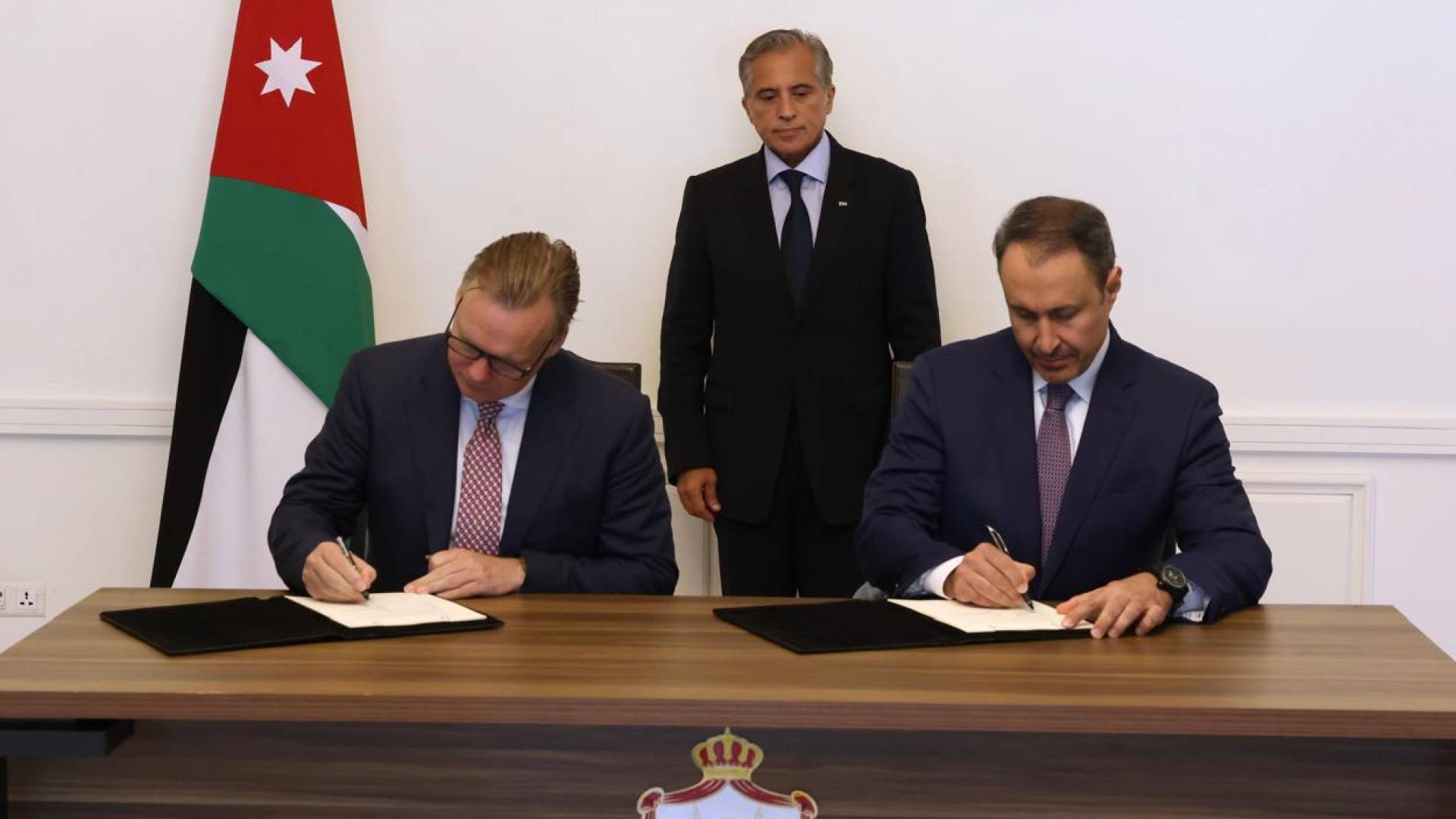 الاتفاقية وقعت بحضور رئيس الوزراء الدكتور جعفر حسان