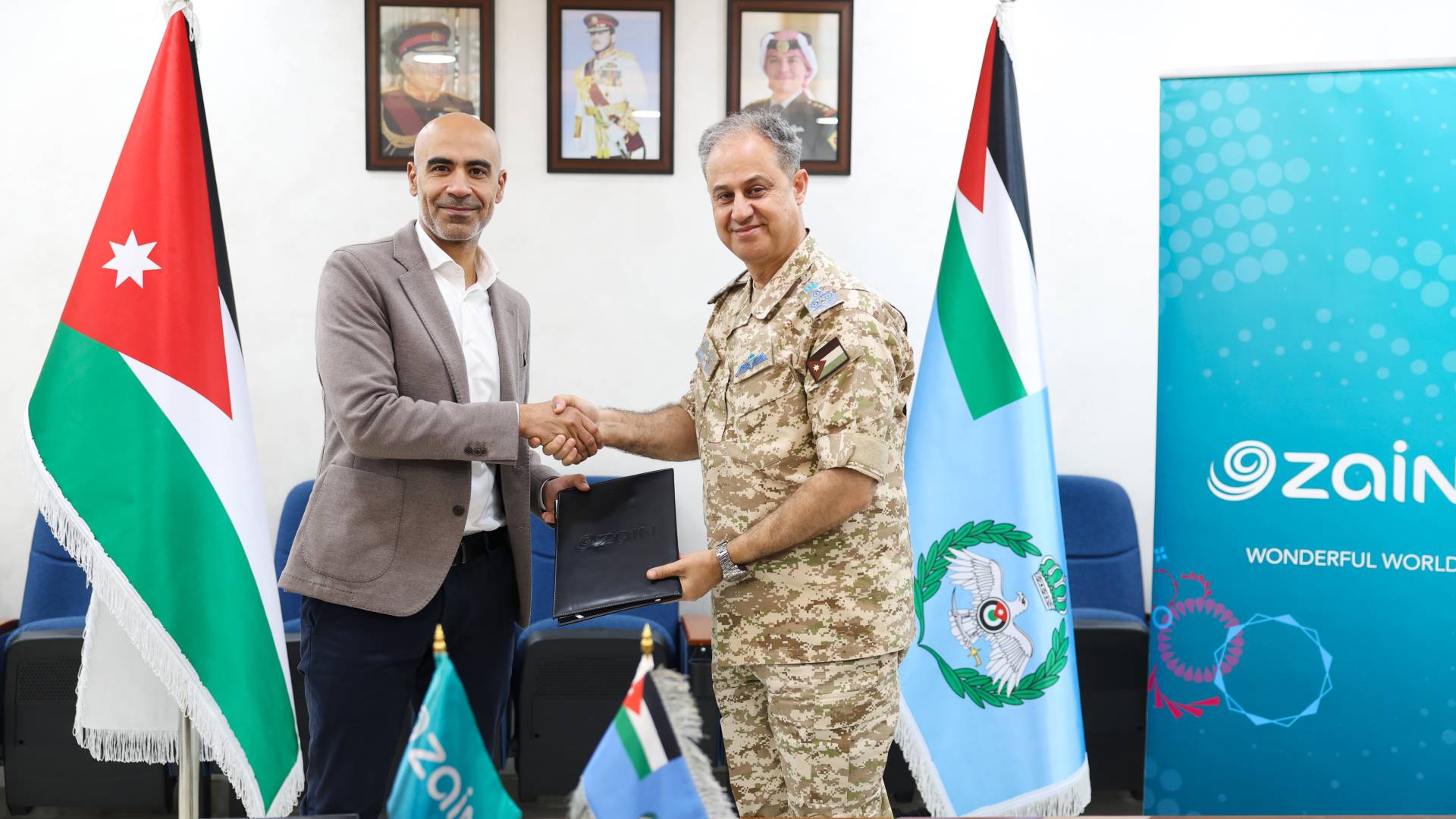 تجديد اتفاقية التعاون بين سلاح الجو وشركة زين