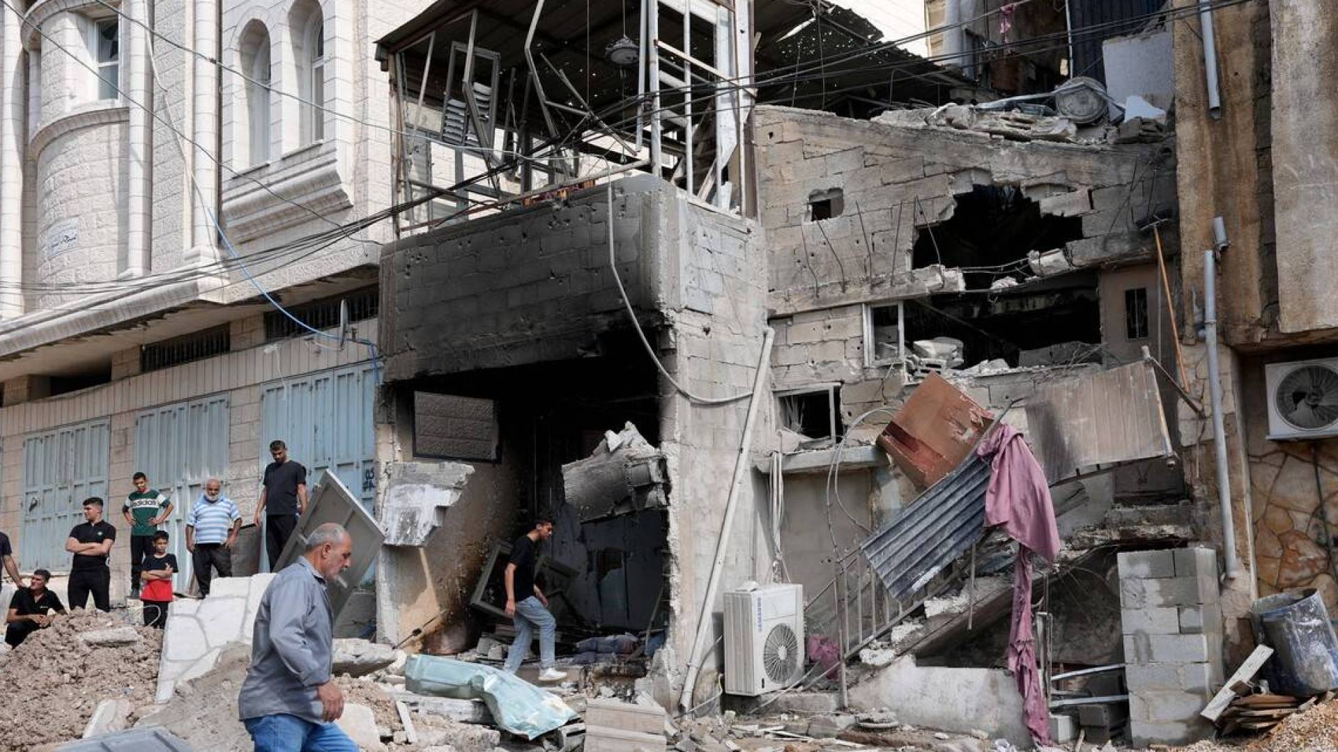 مبنى في مخيم طولكرم