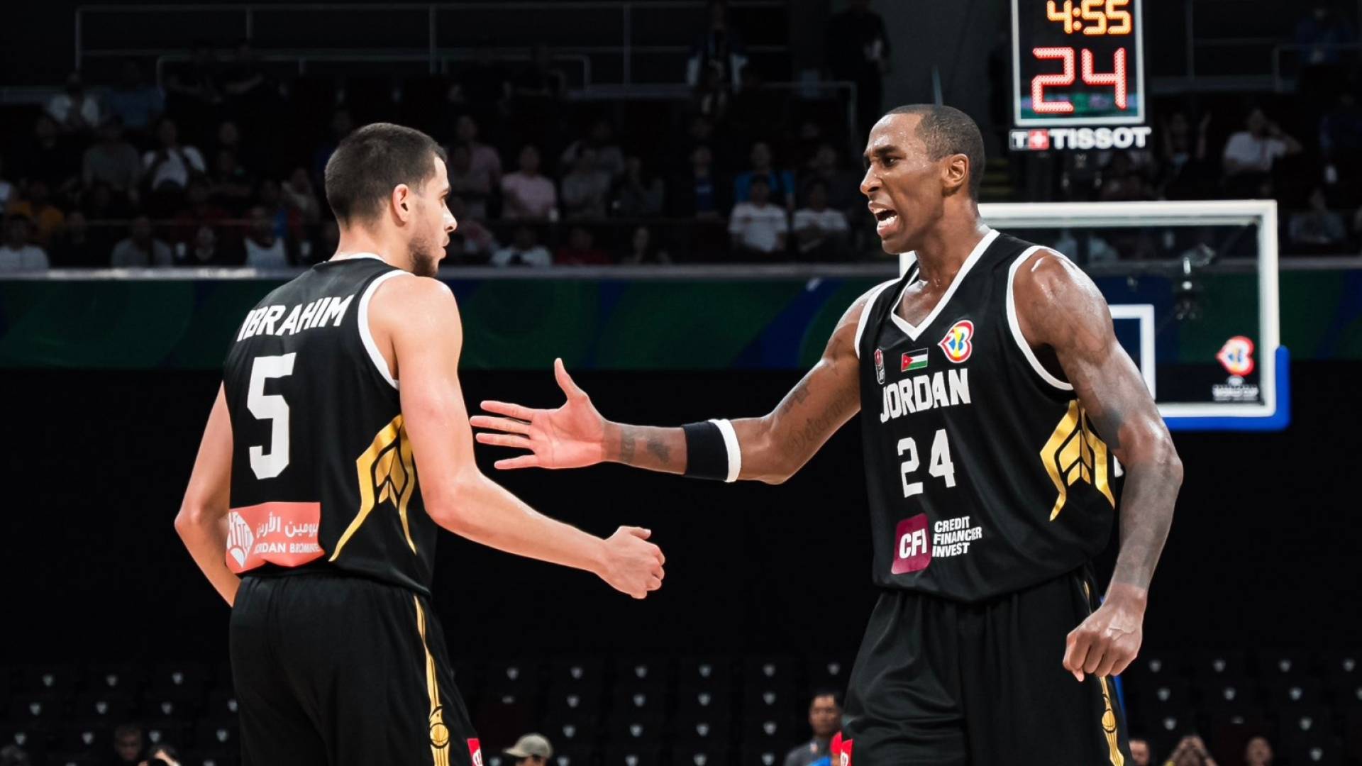 لاعبو المنتخب الوطني من مباراة سابقة