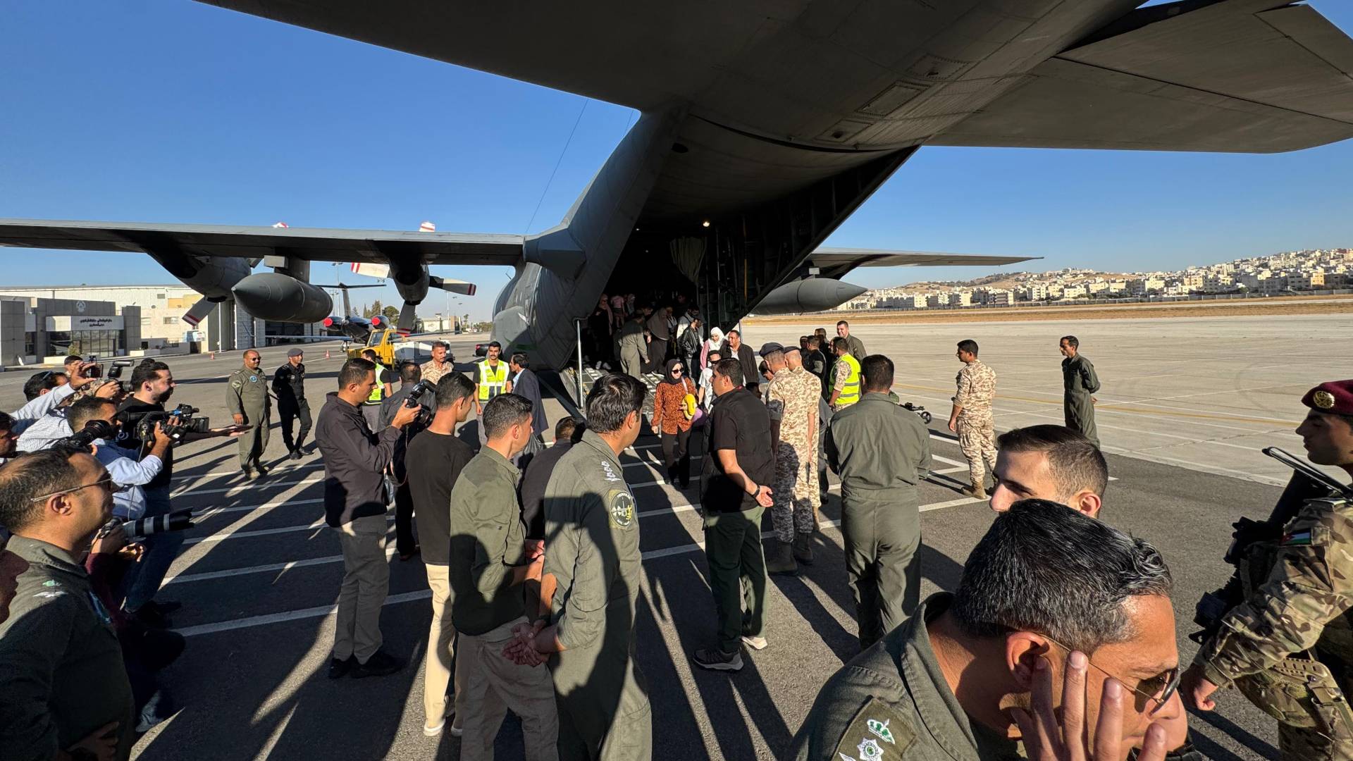 إجلاء 11 أردنيا من لبنان بطائرة عسكرية