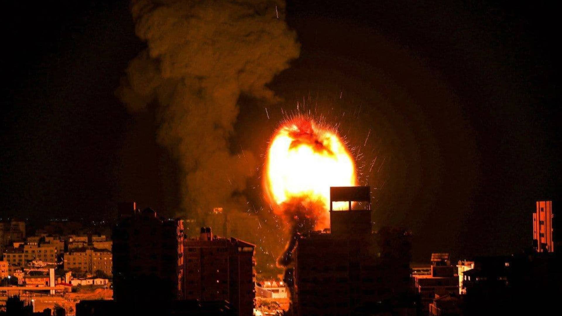 قصف عنيف على قطاع غزة