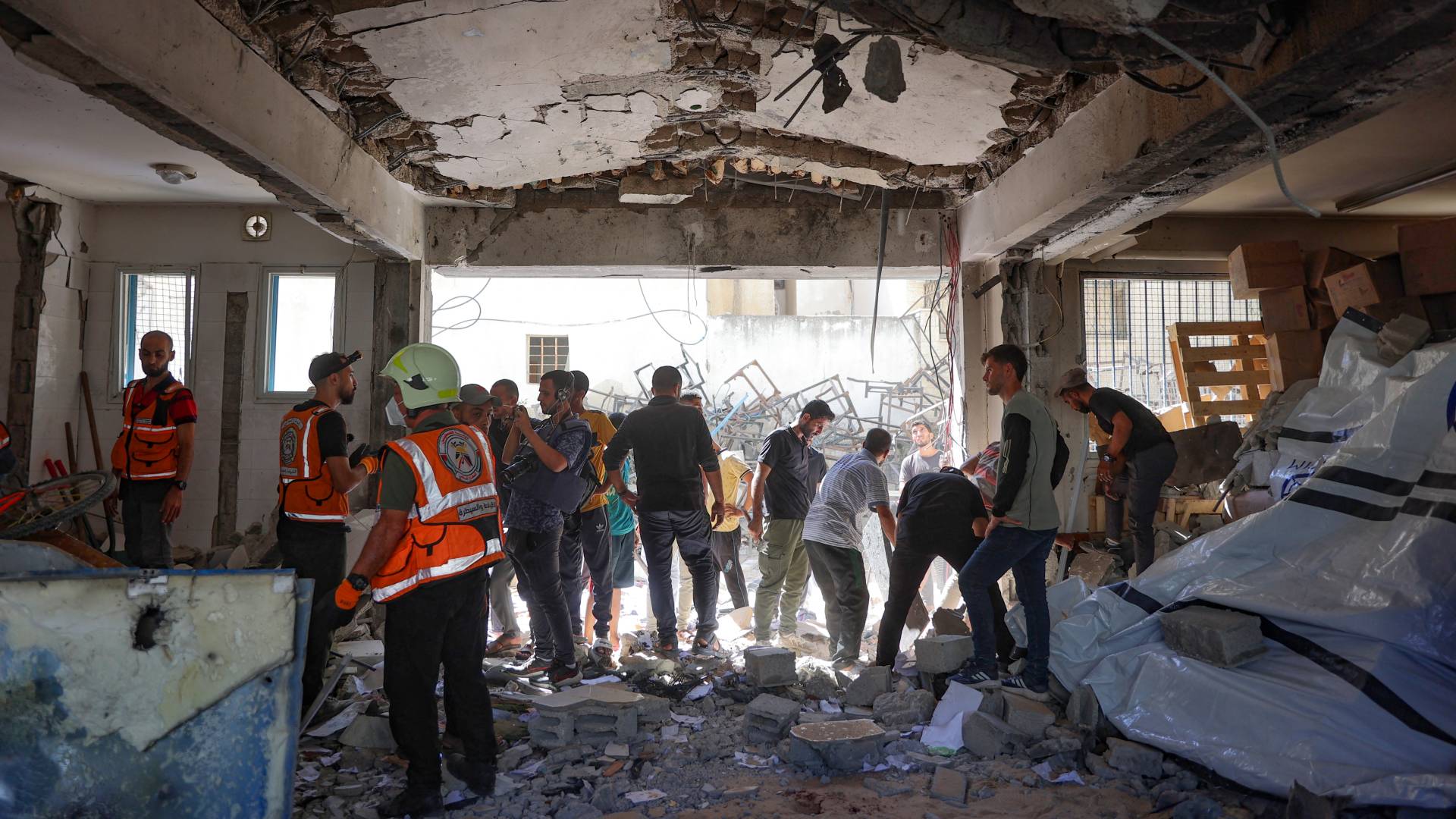 الاحتلال يرتكب مجزرة في مخيم الشاطئ بمدينة غزة