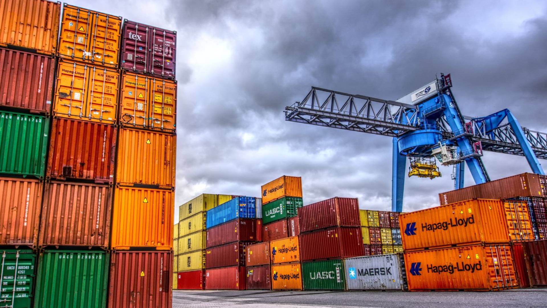 صورة تعبر عن الصادرات