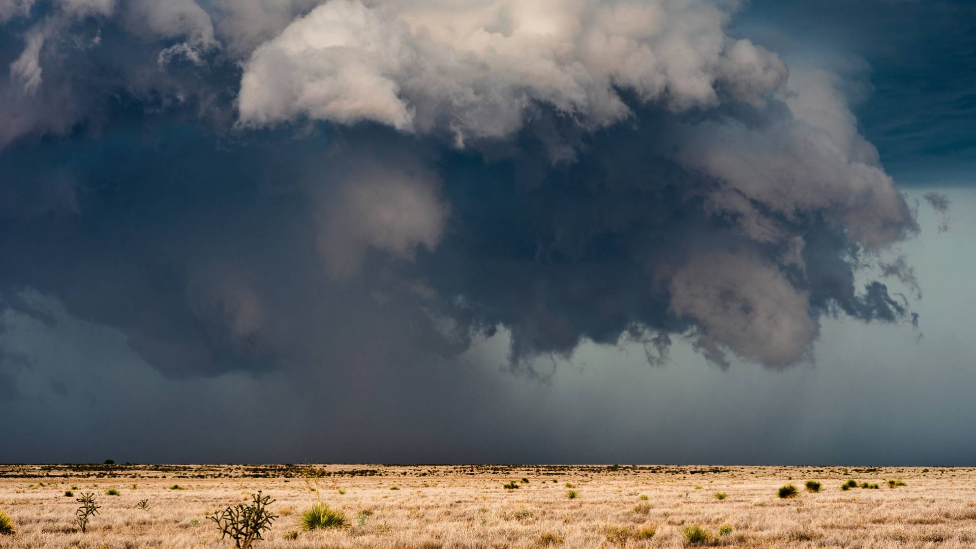 صورة تعبر عن حالة عدم استقرار جوي
