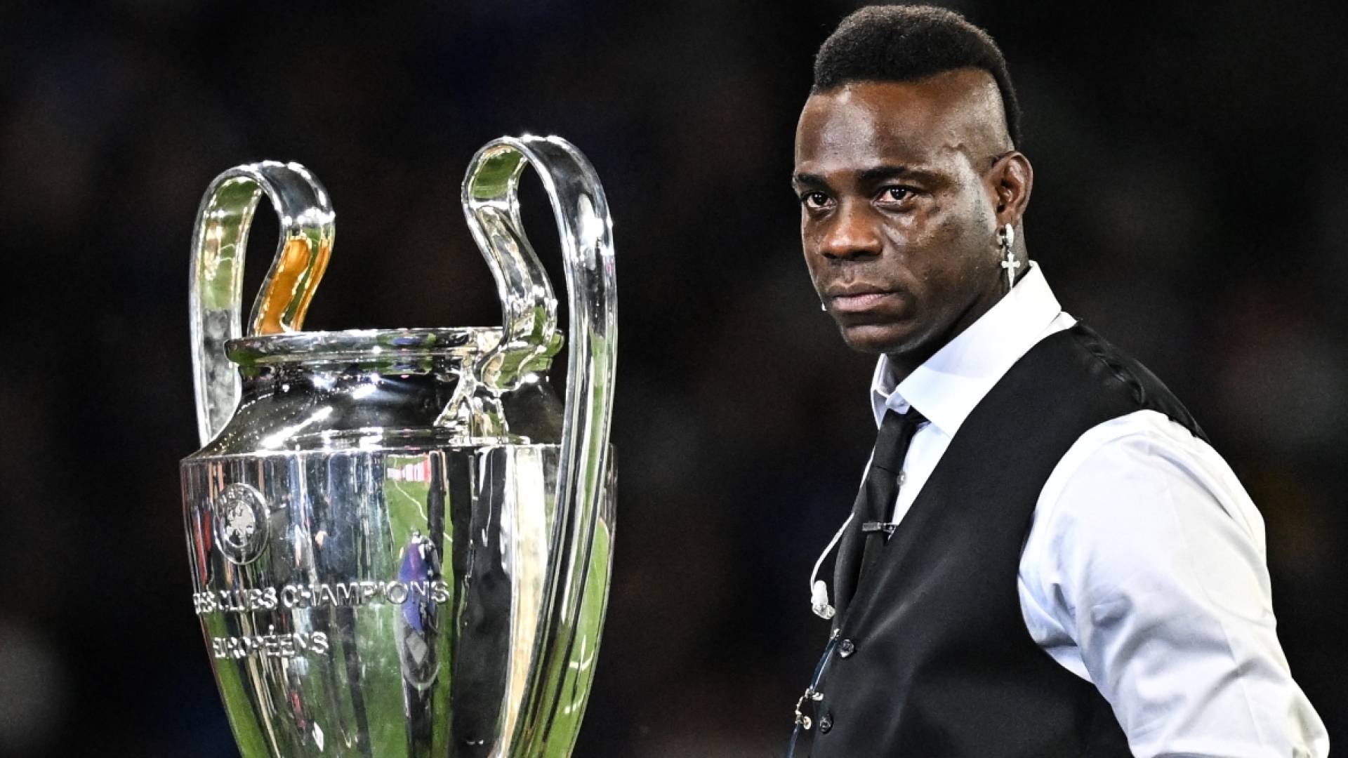 المهاجم الإيطالي ماريو بالوتيلي