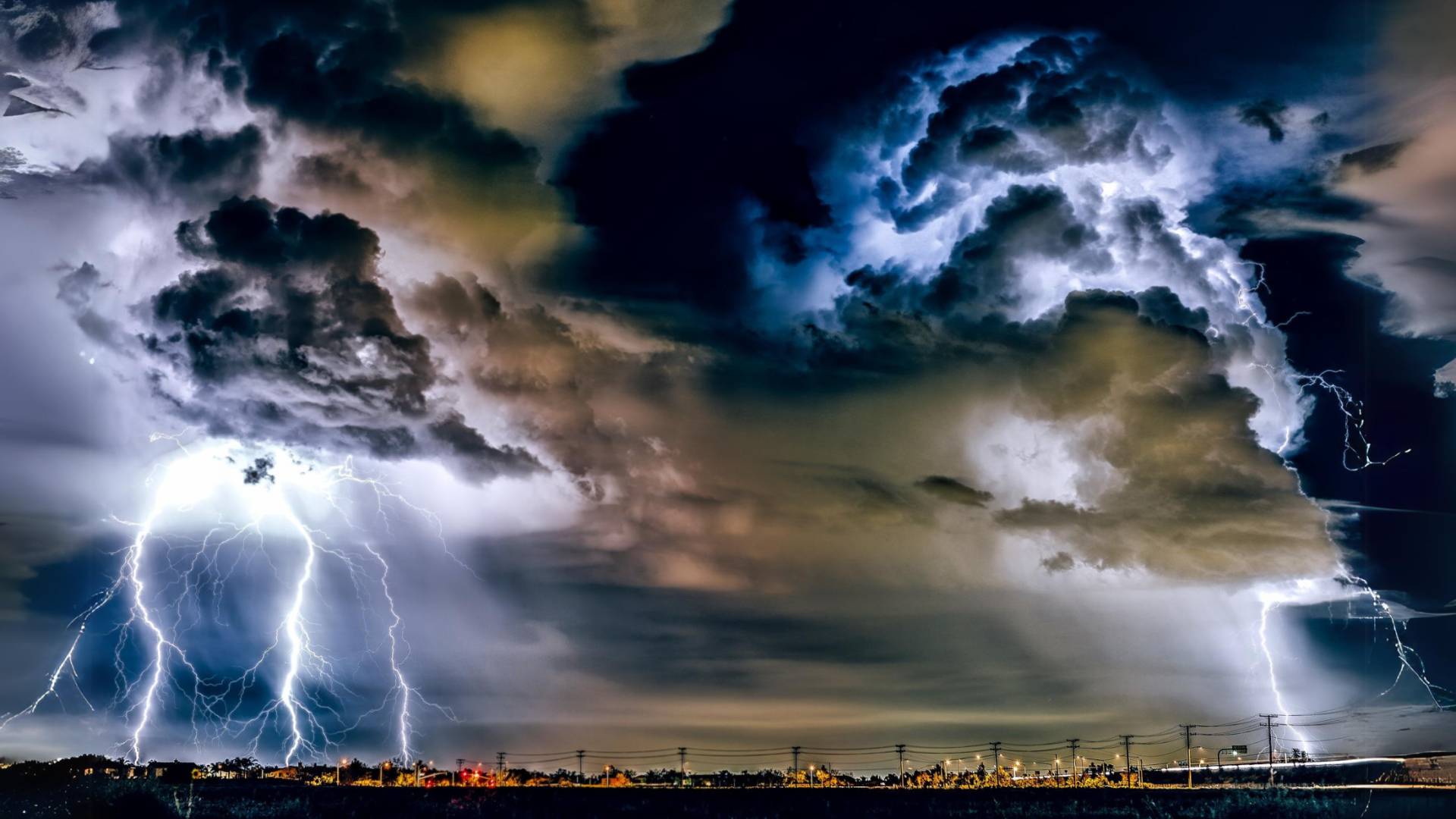 صورة تعبر عن أمطار رعدية