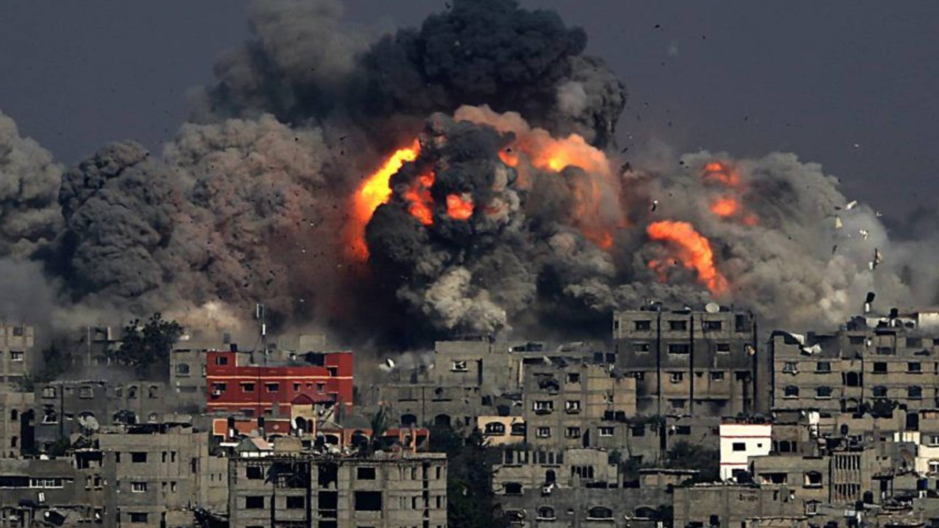 قصف عنيف على قطاع غزة