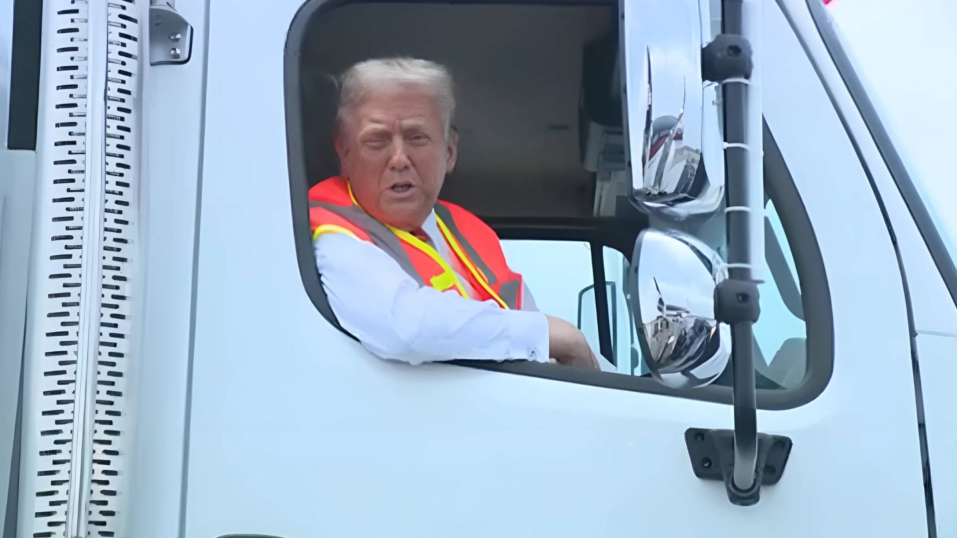 ترمب على متن شاحنة قمامة