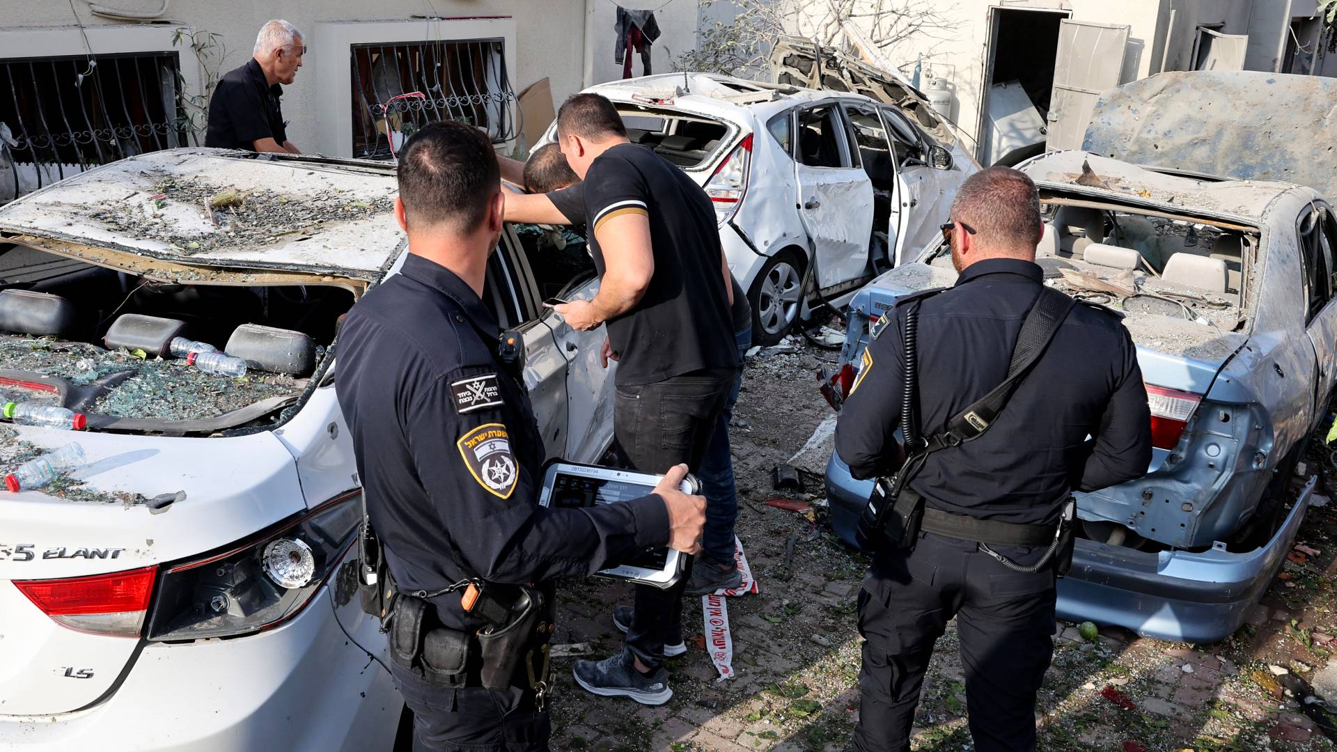سقوط صواريخ على مواقع في فلسطين المحتلة