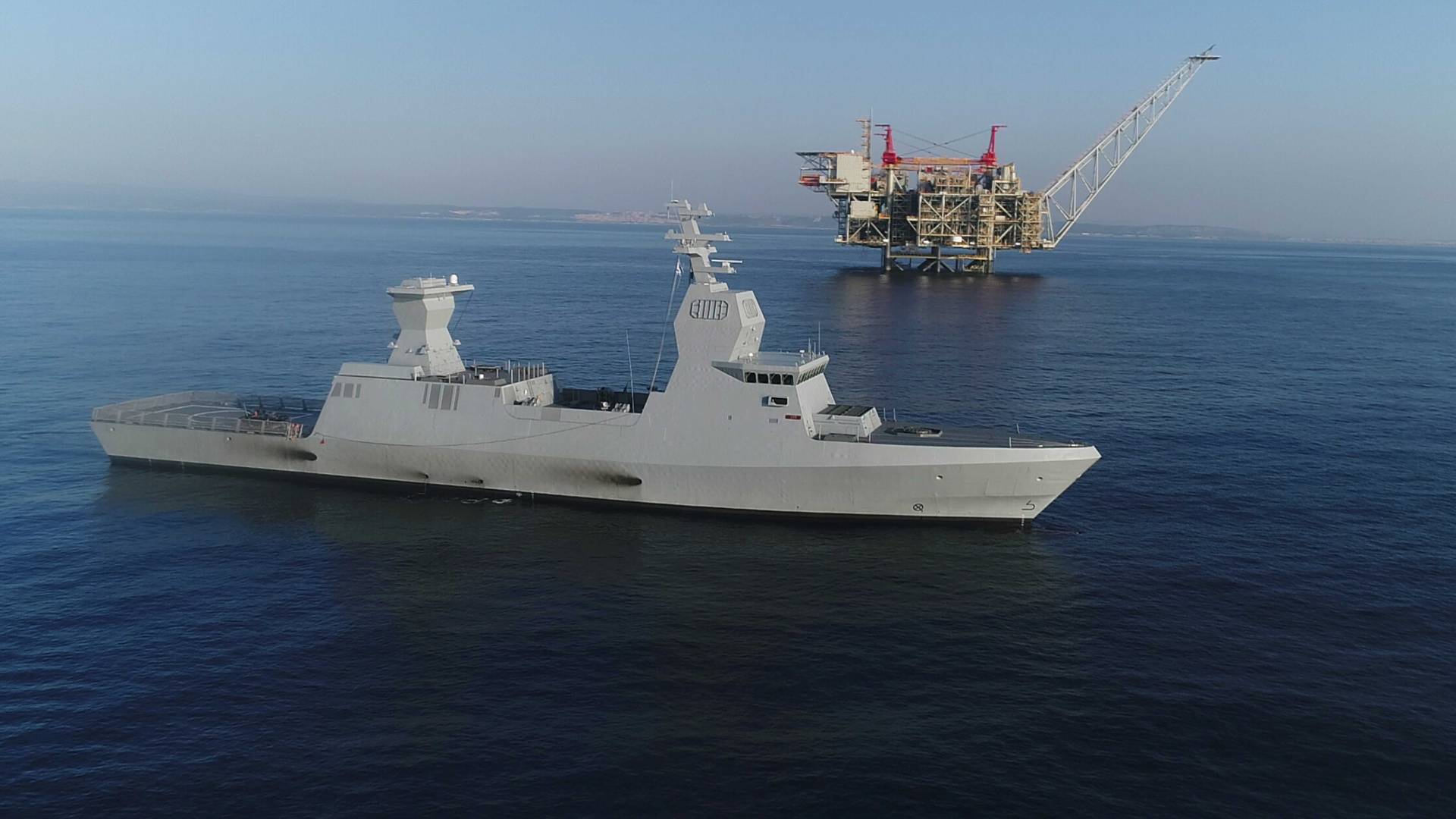 قناة السويس تصدر بيانا بخصوص السماح لسفن حربية بالعبور - فيديو