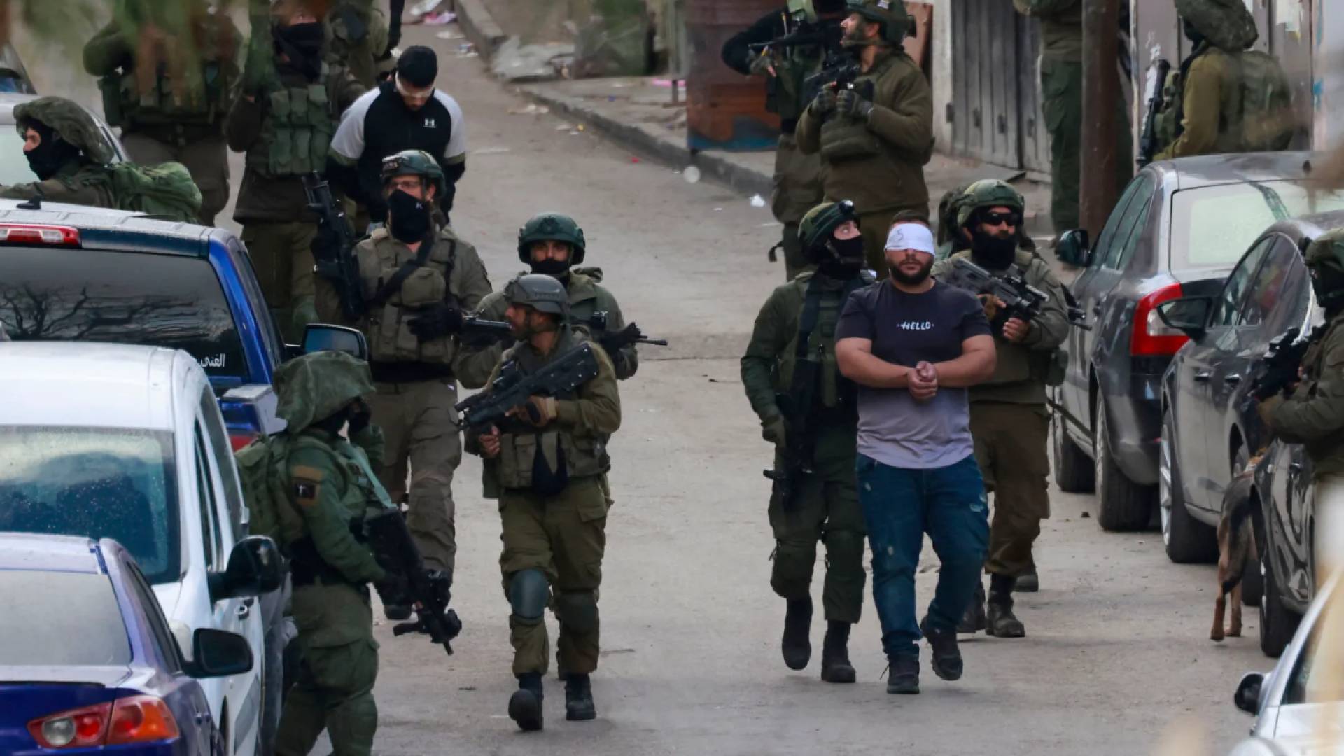 اعتقال فلسطيني في الضفة الغربية