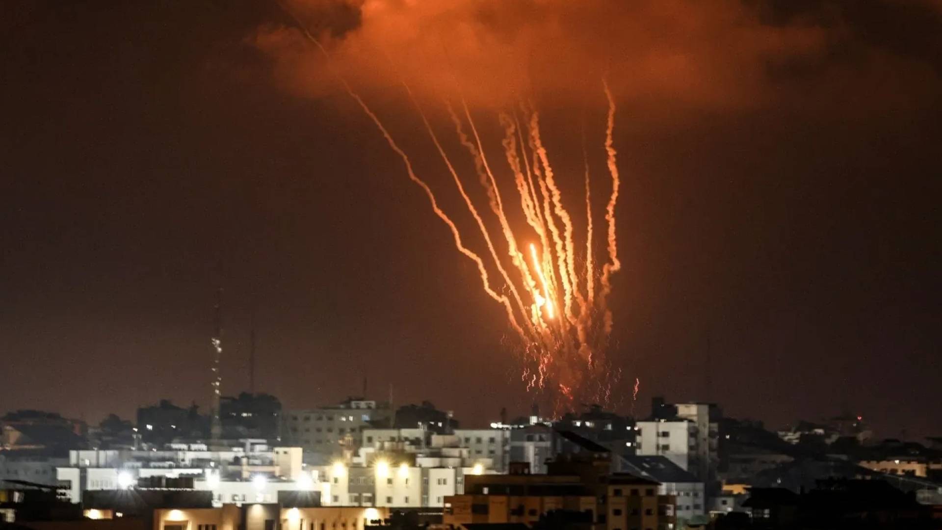 إعلام عبري: دوي 5 انفجارات في تل أبيب الكبرى