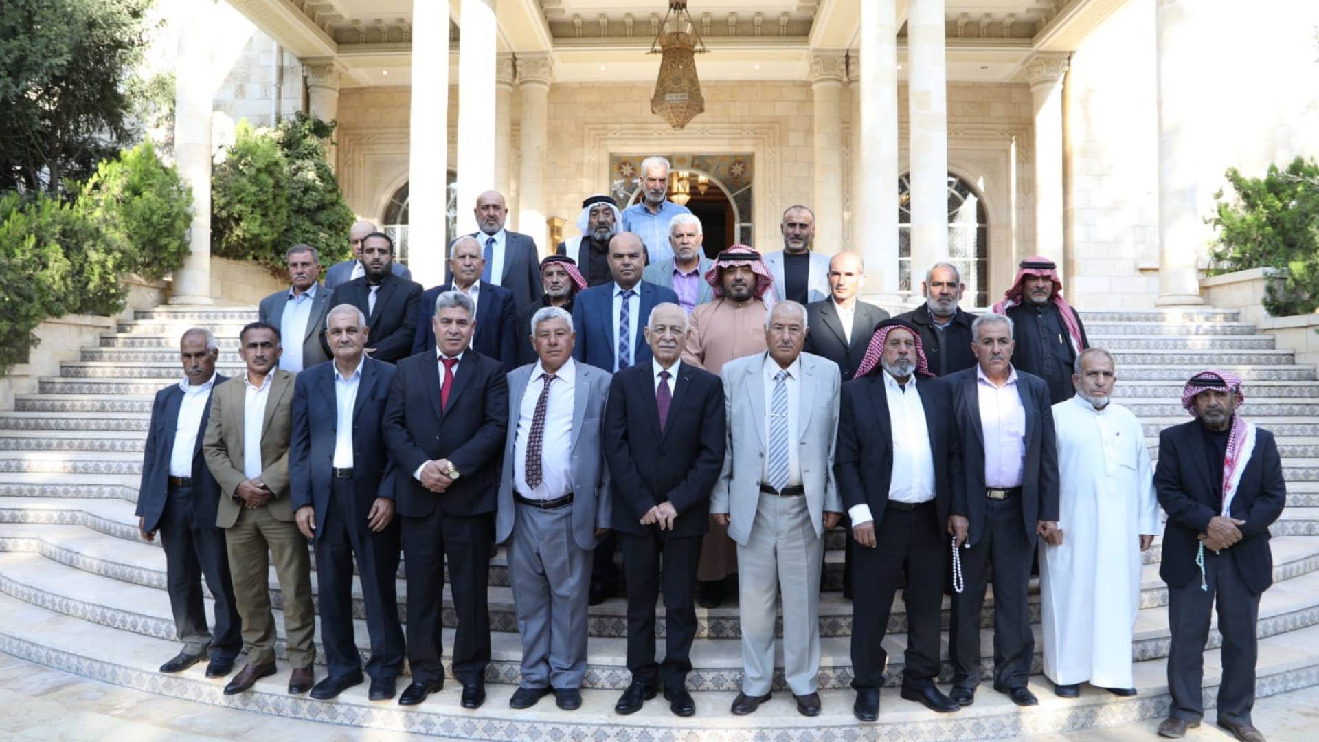 رئيس الديوان الملكي يلتقي وفدا من أبناء منطقة الصفا بعجلون