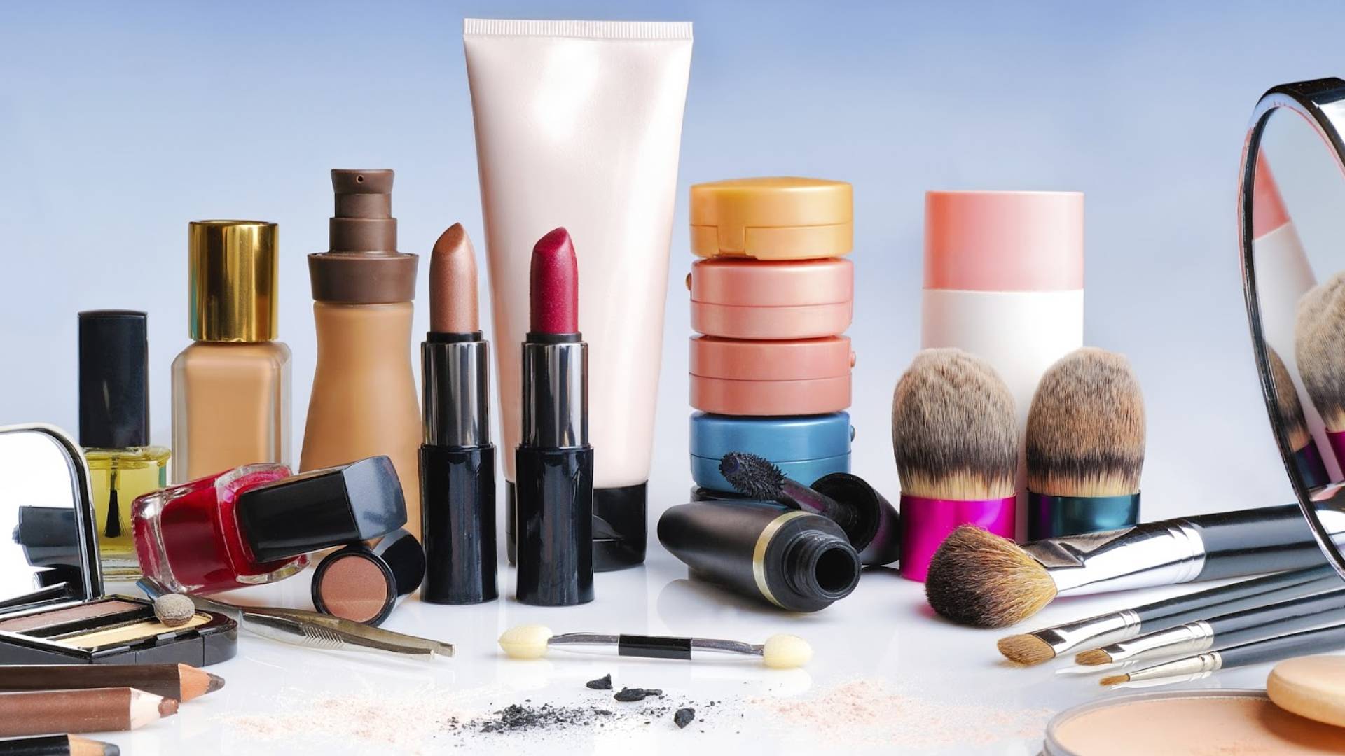 مستحضرات تجميل - تعبيرية