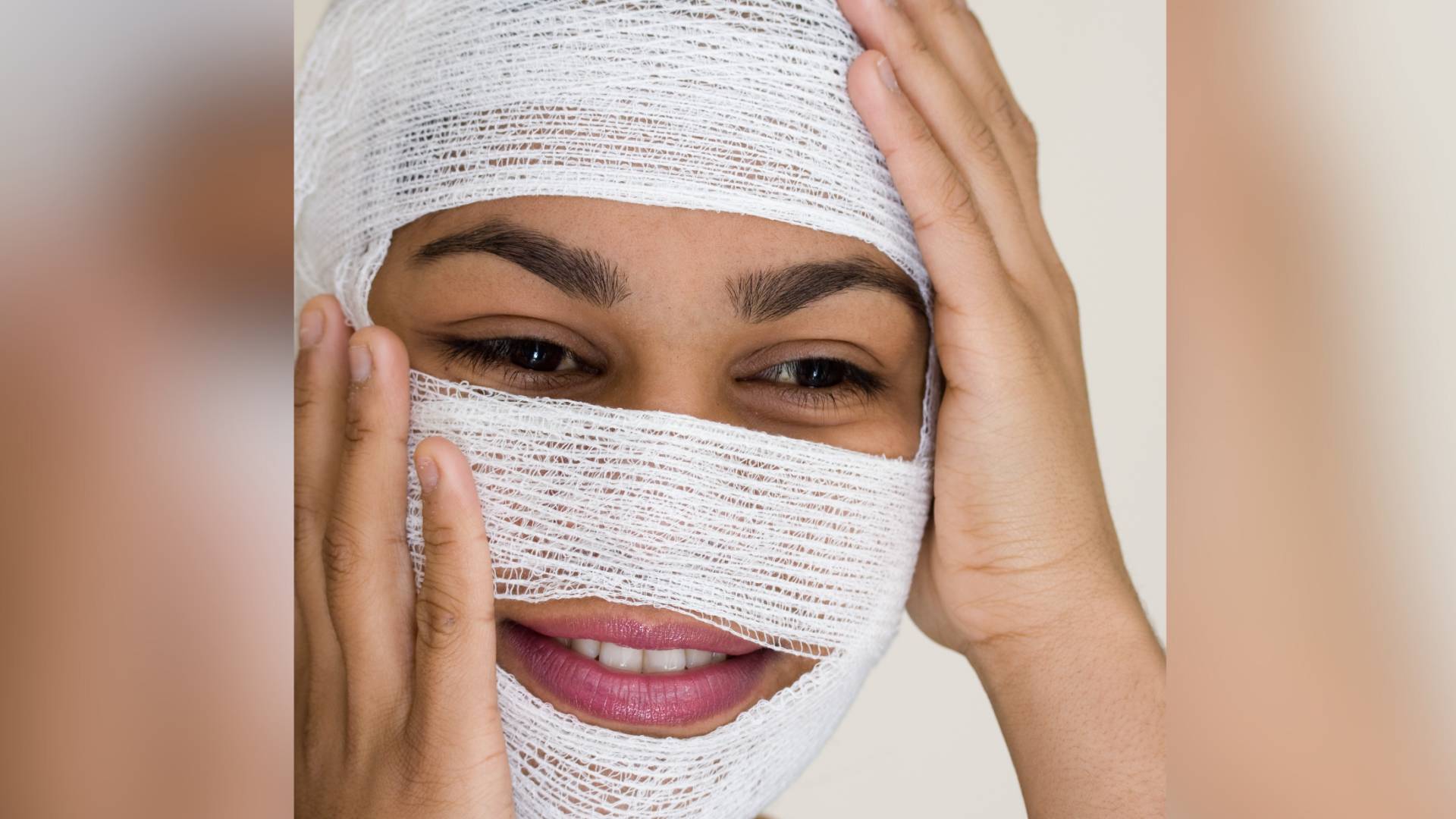 فتاة أجرت عملية تجمل "أرشيفية"