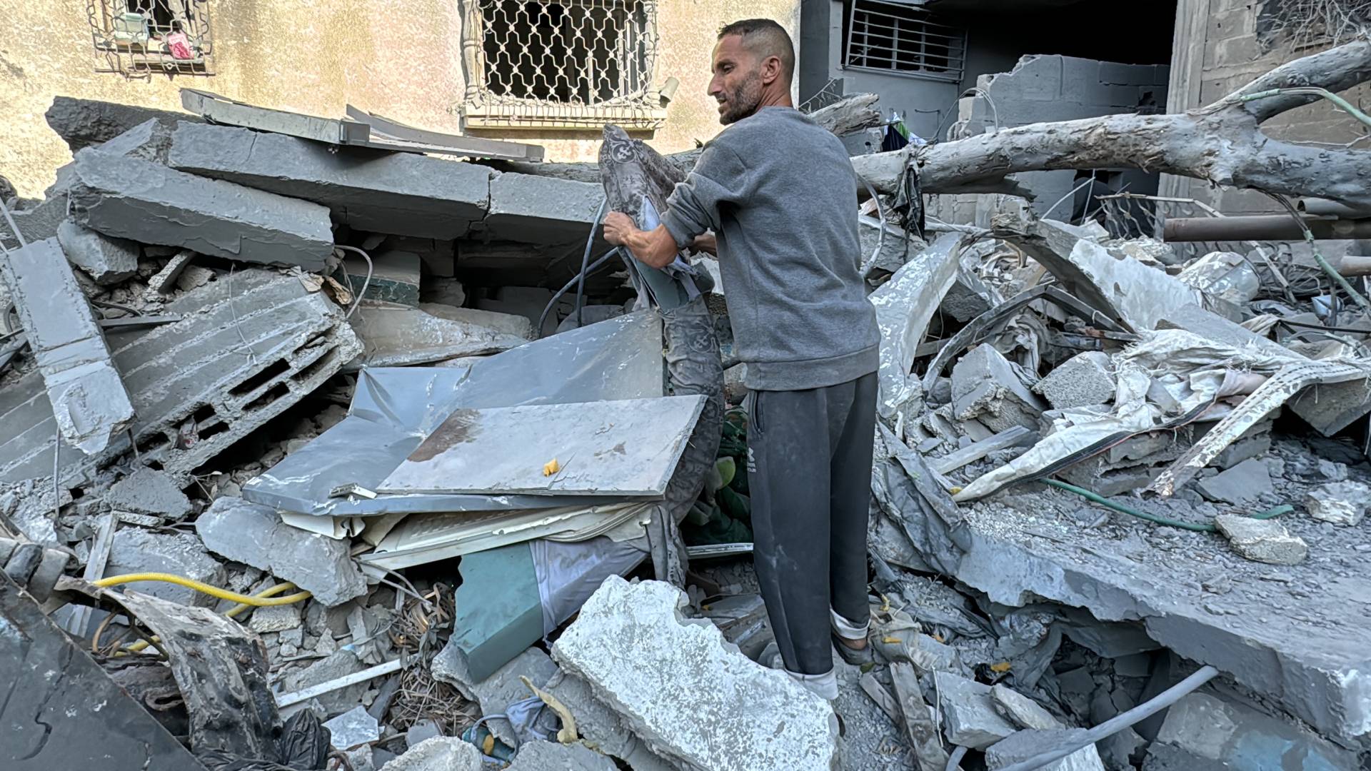 "هآرتس": حماس تخلت عن مطلبها لوقف الحرب بشكل نهائي